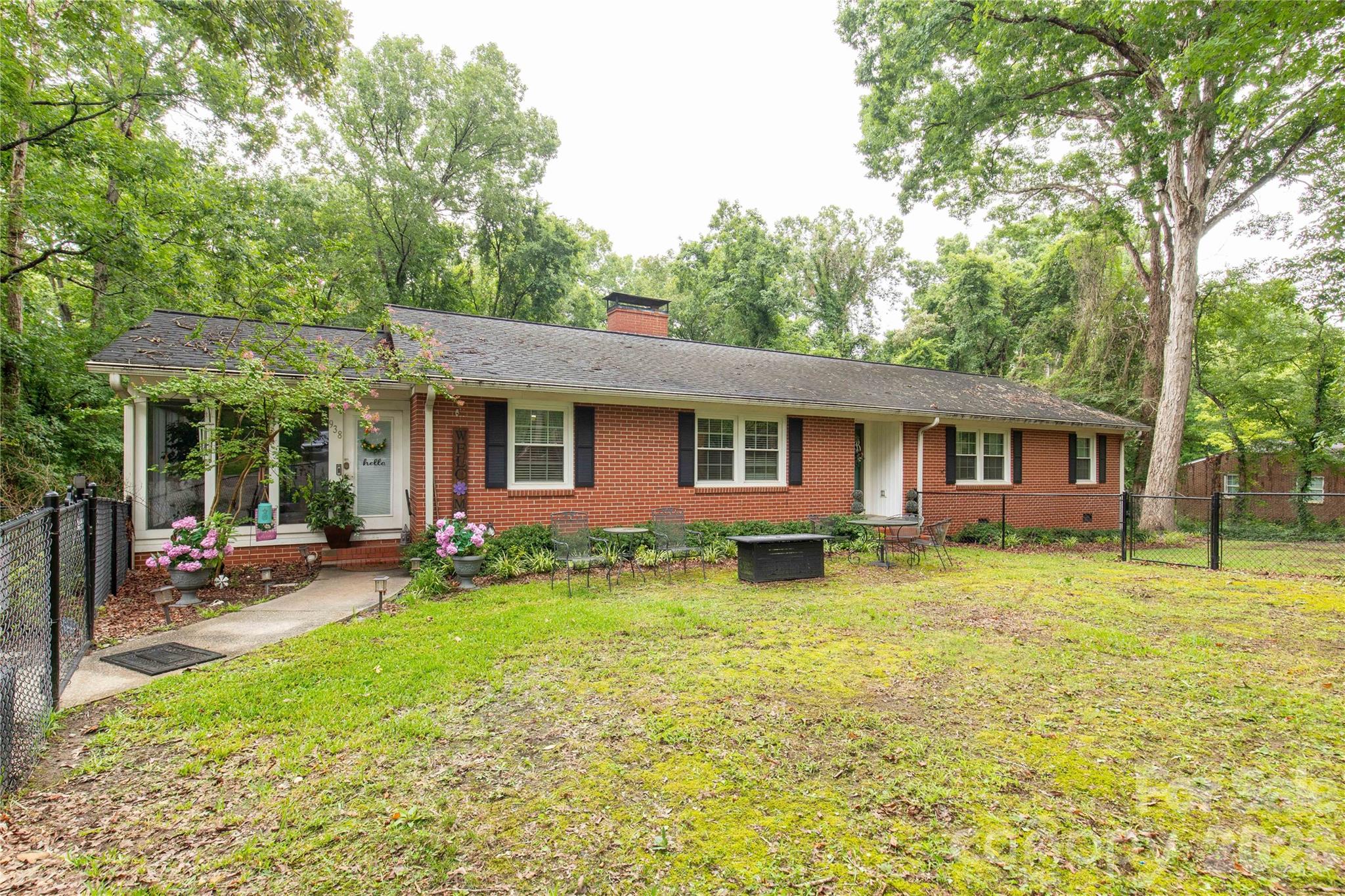 938 Forest Drive — Lancaster