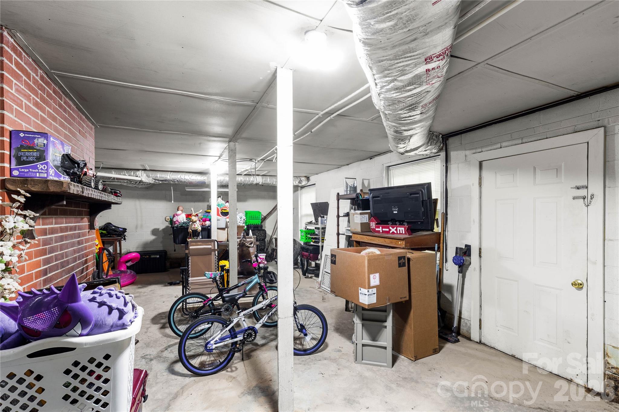 938 Forest Drive — Lancaster