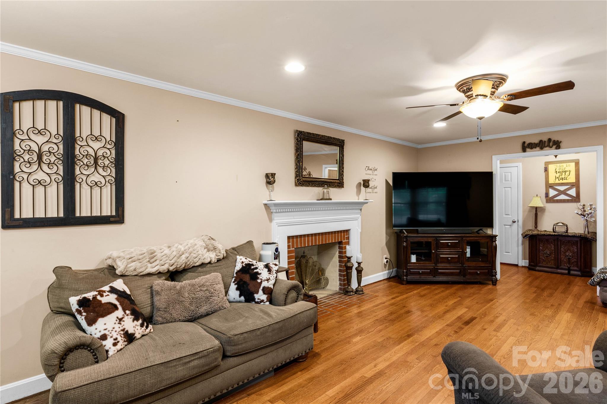 938 Forest Drive — Lancaster