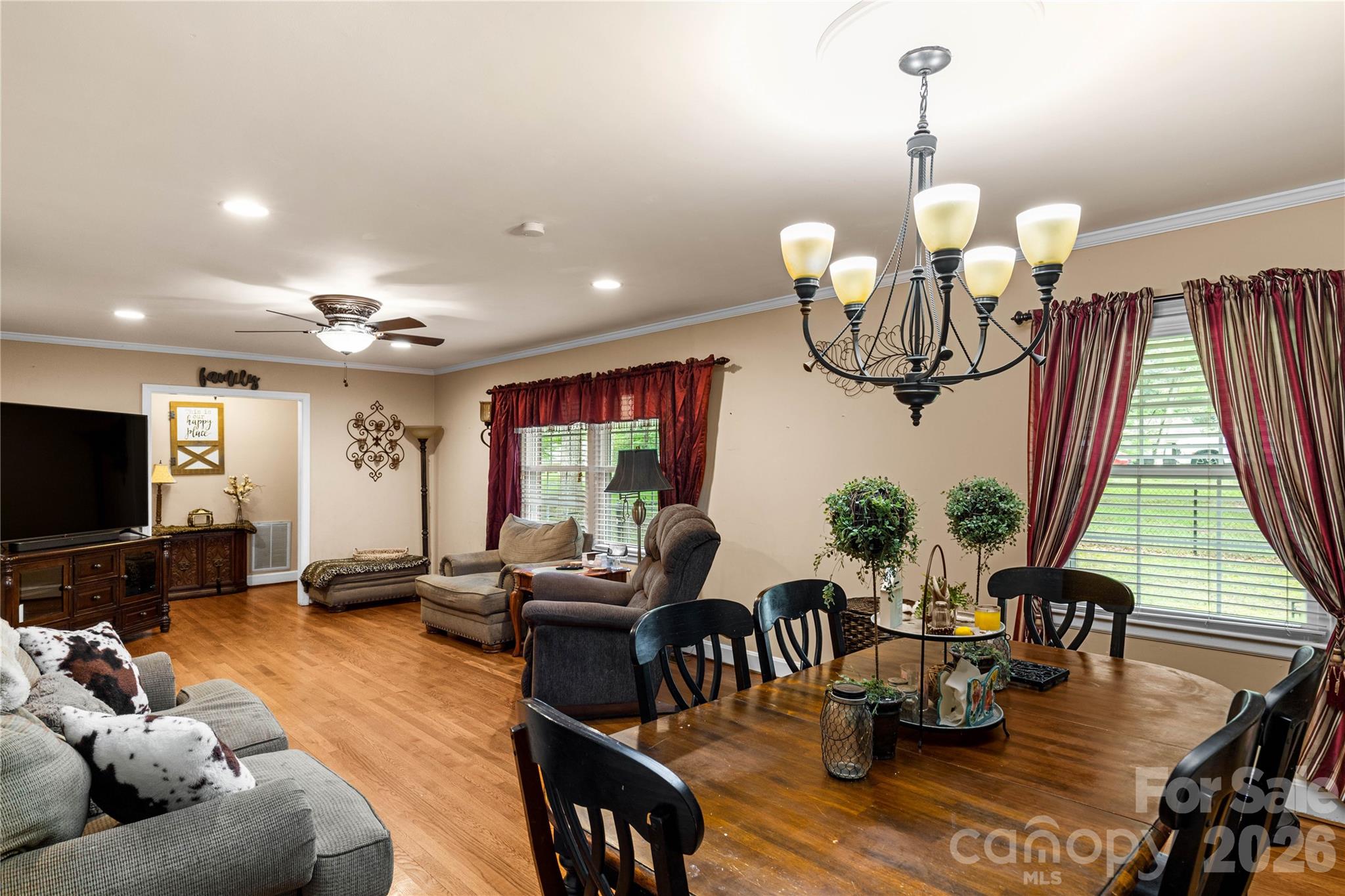 938 Forest Drive — Lancaster