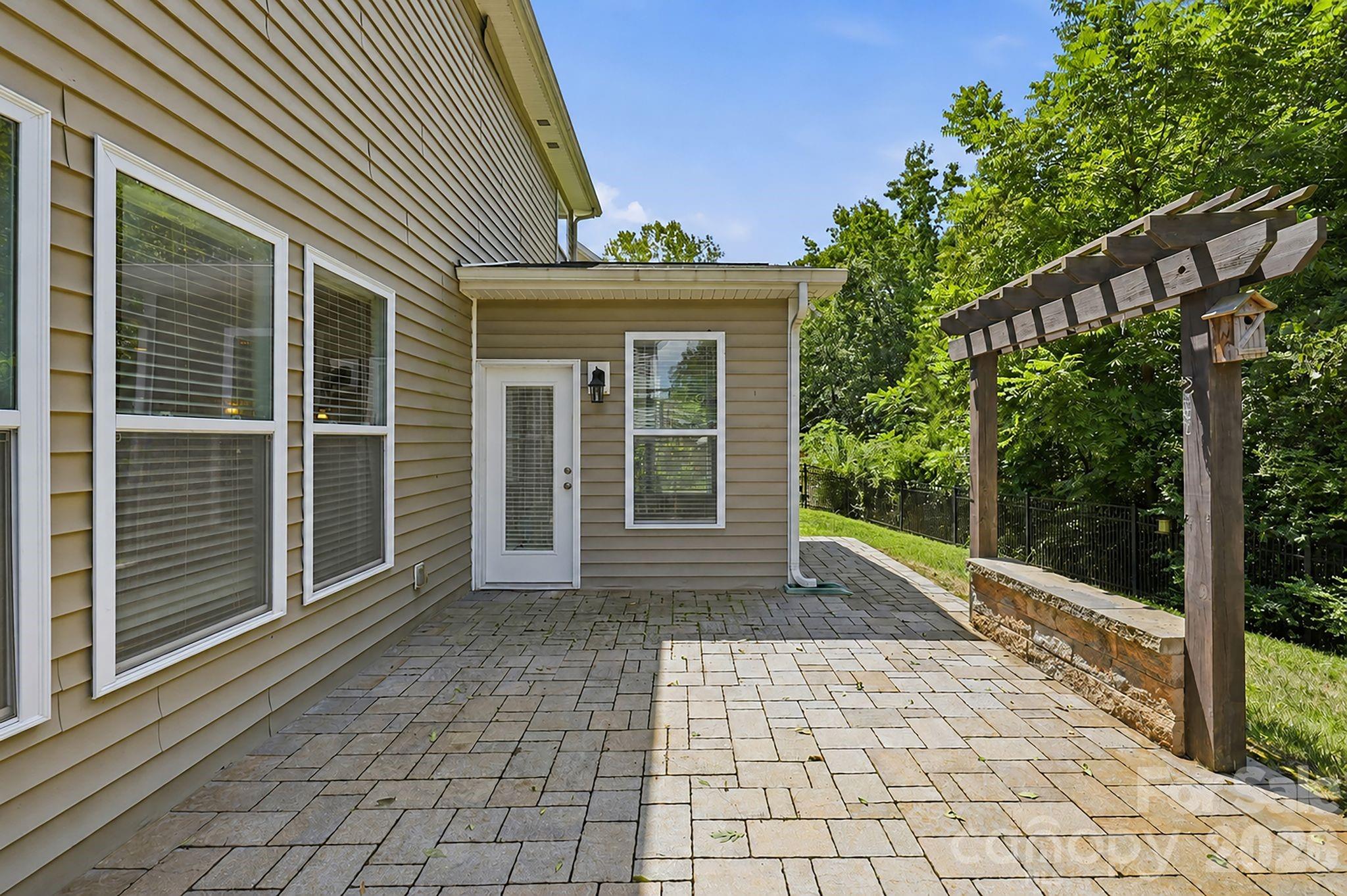 10817 Bere Island Drive — Charlotte