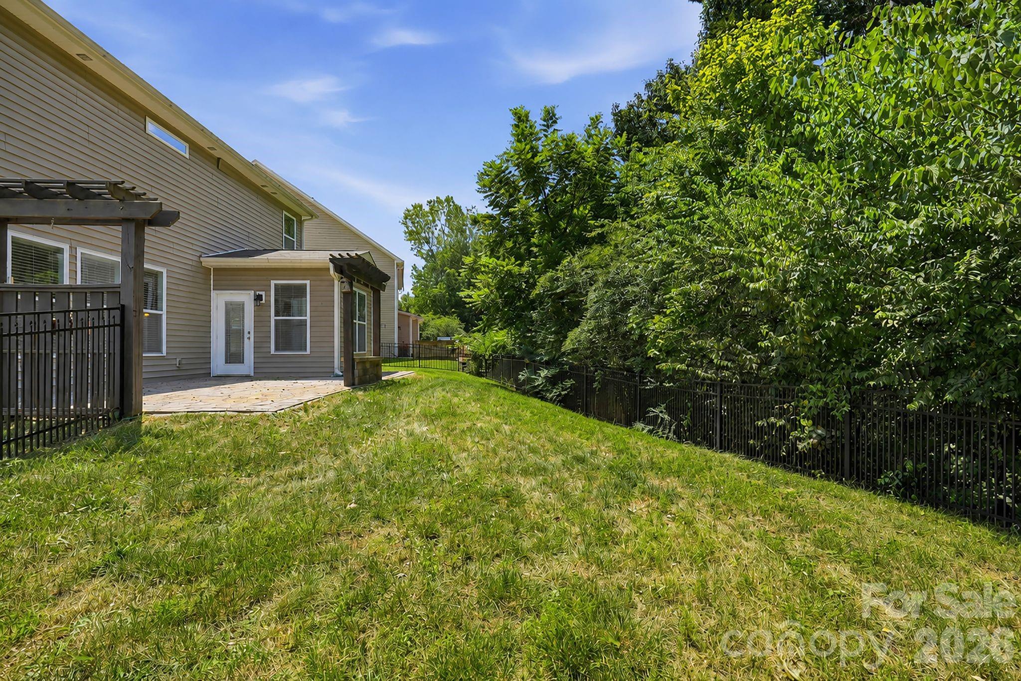 10817 Bere Island Drive — Charlotte