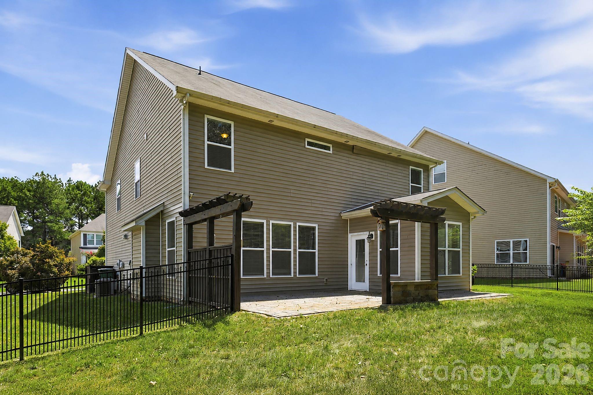 10817 Bere Island Drive — Charlotte