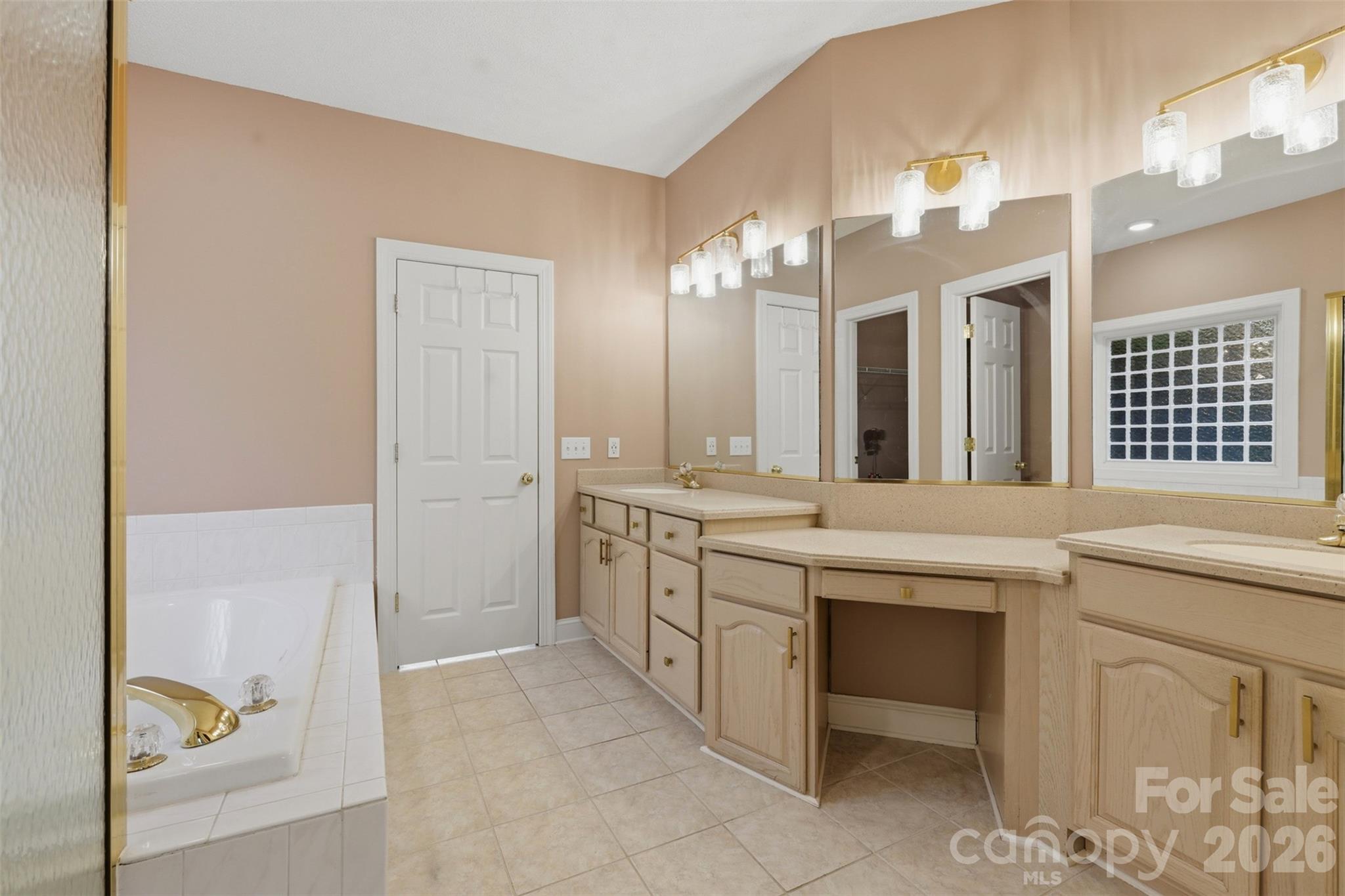 1064 Baker Barn Road — Hickory