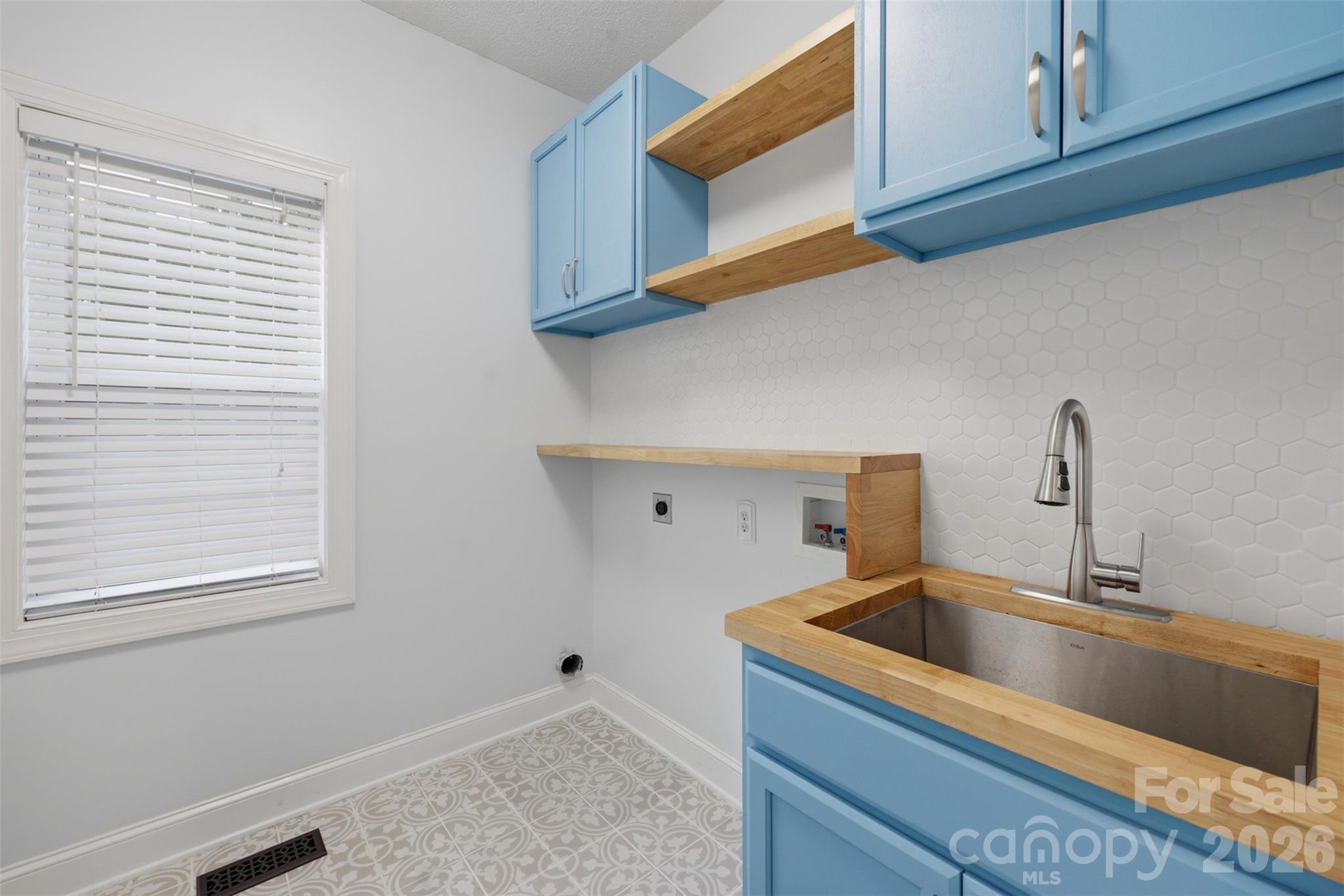 1064 Baker Barn Road — Hickory