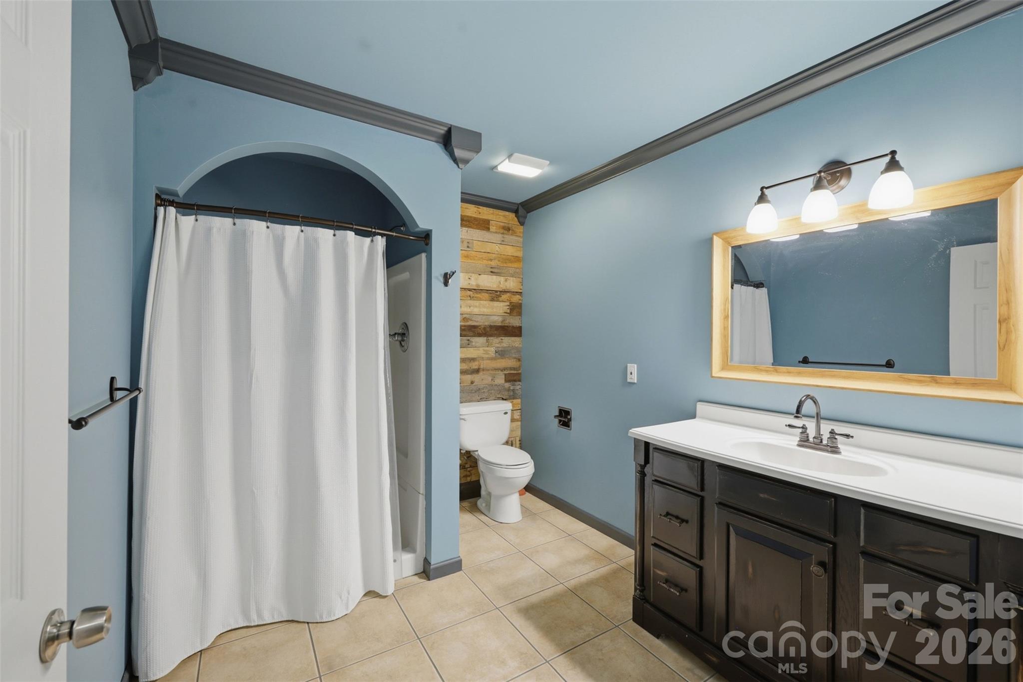 1064 Baker Barn Road — Hickory