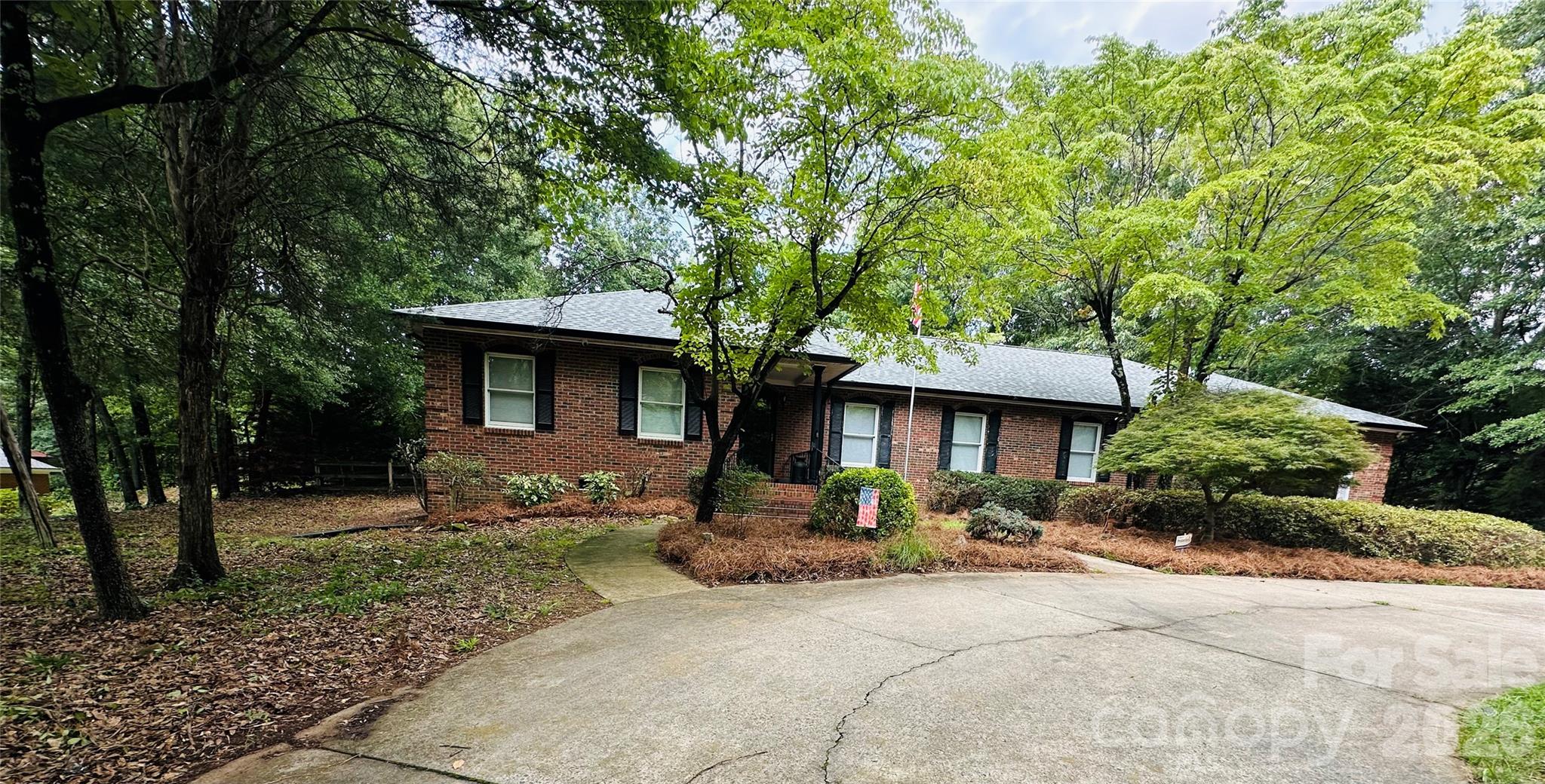111 Forest Hills Drive — Mount Holly