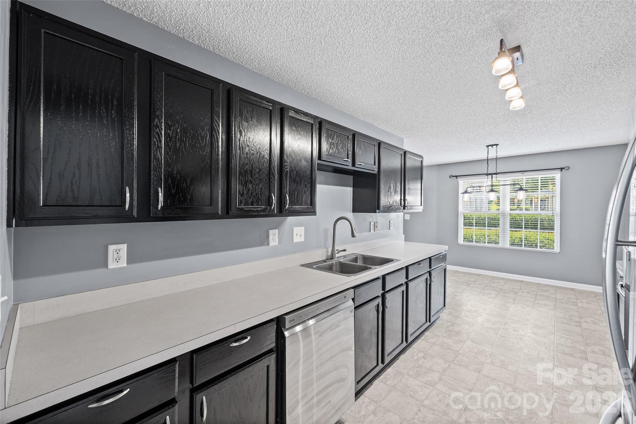 3240 Barons Court Road — Charlotte