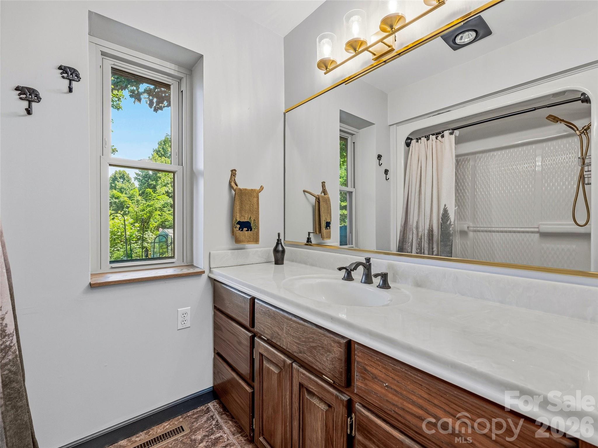 152 Worley Cove Road — Leicester
