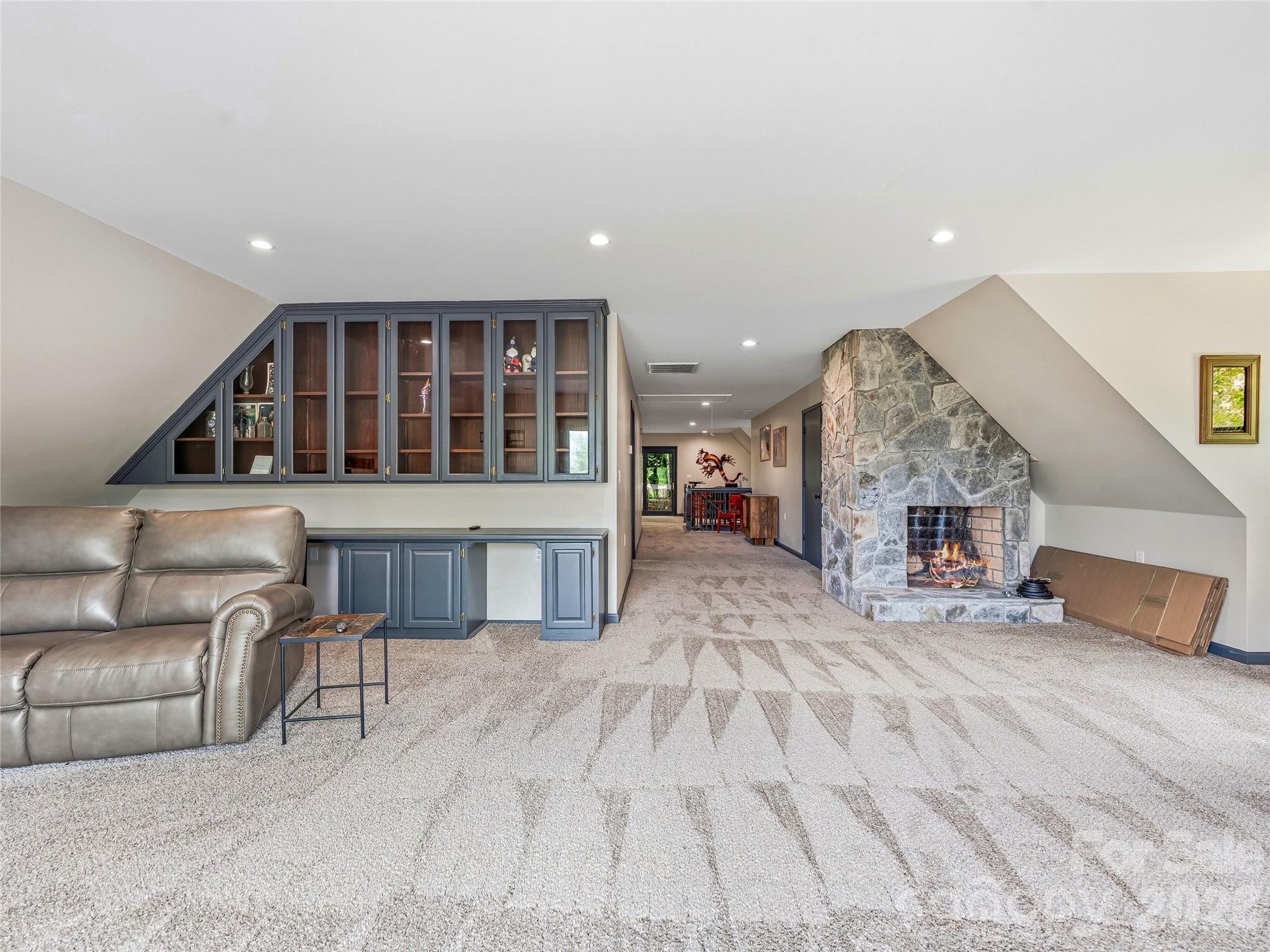 152 Worley Cove Road — Leicester