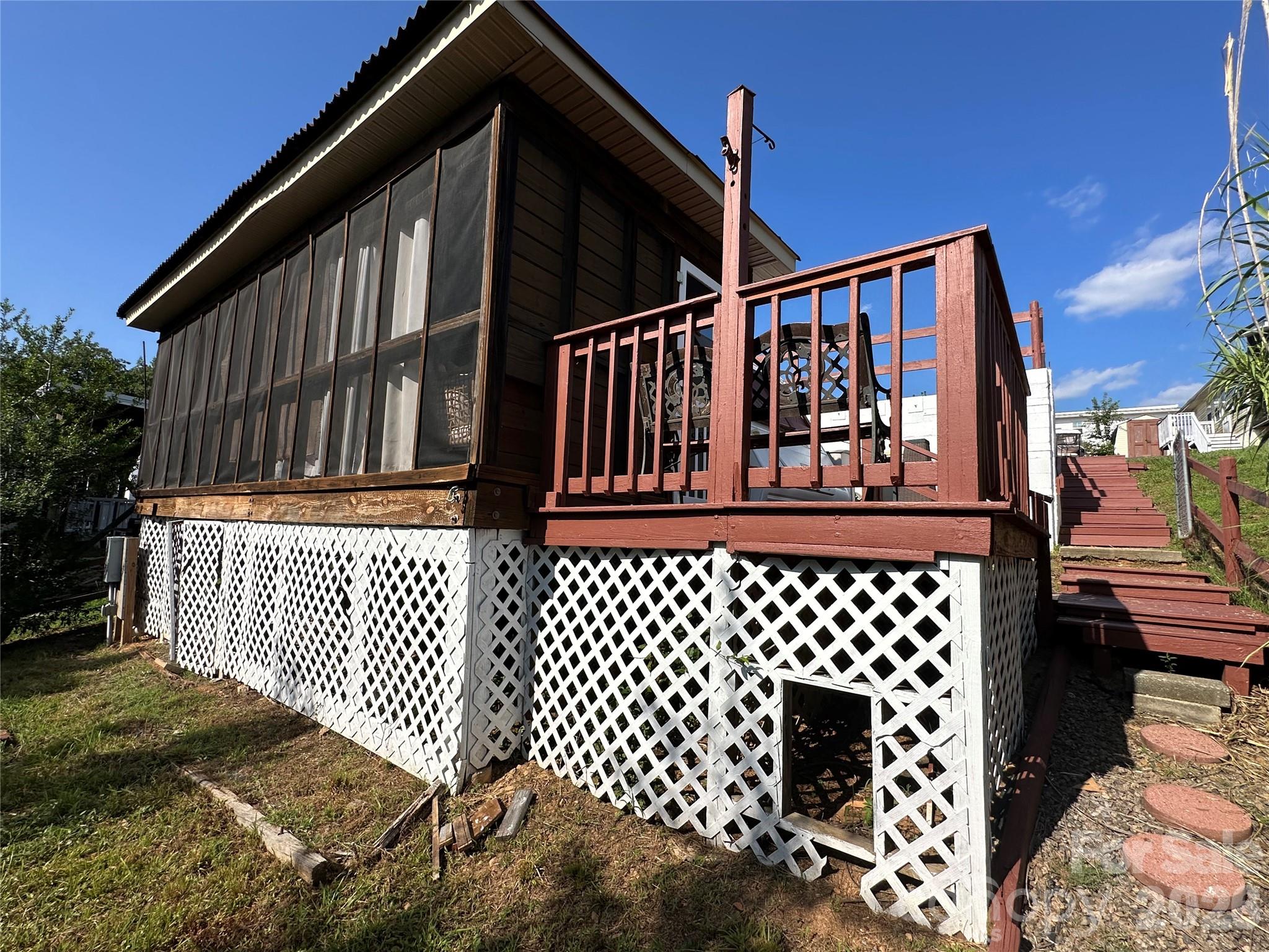 108 Robin Lane — New London