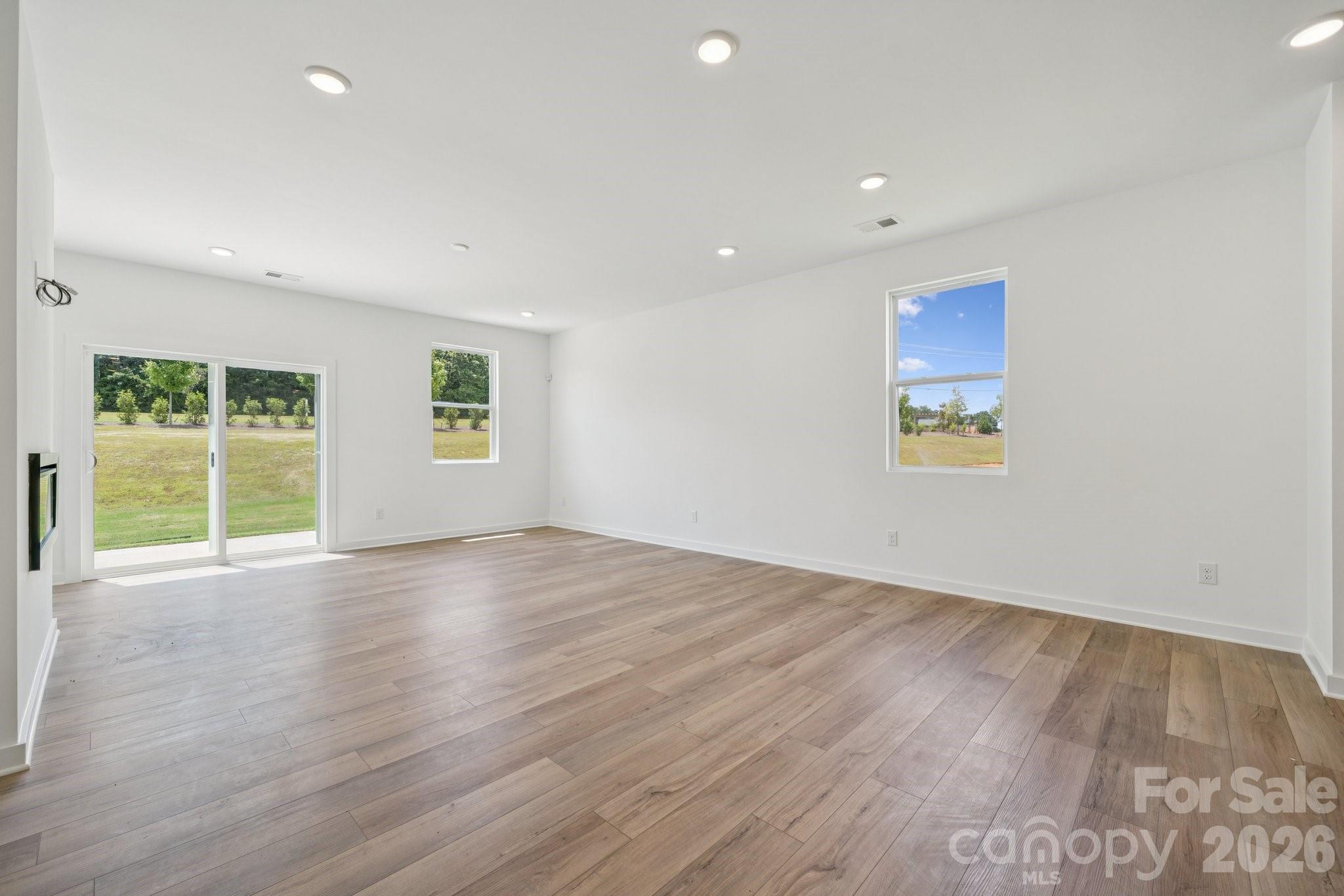 8067 Midas Lane — Locust