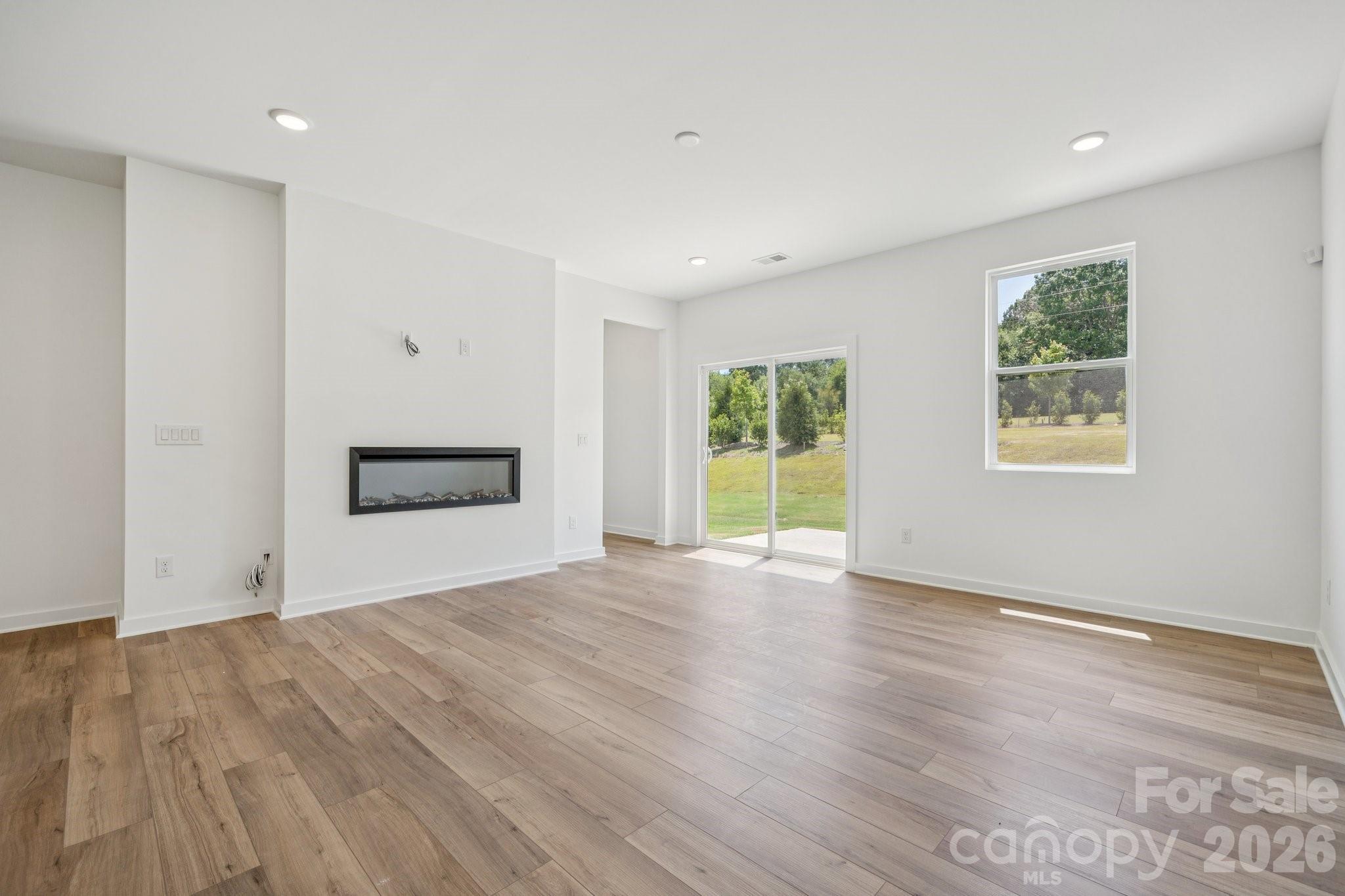 8067 Midas Lane — Locust