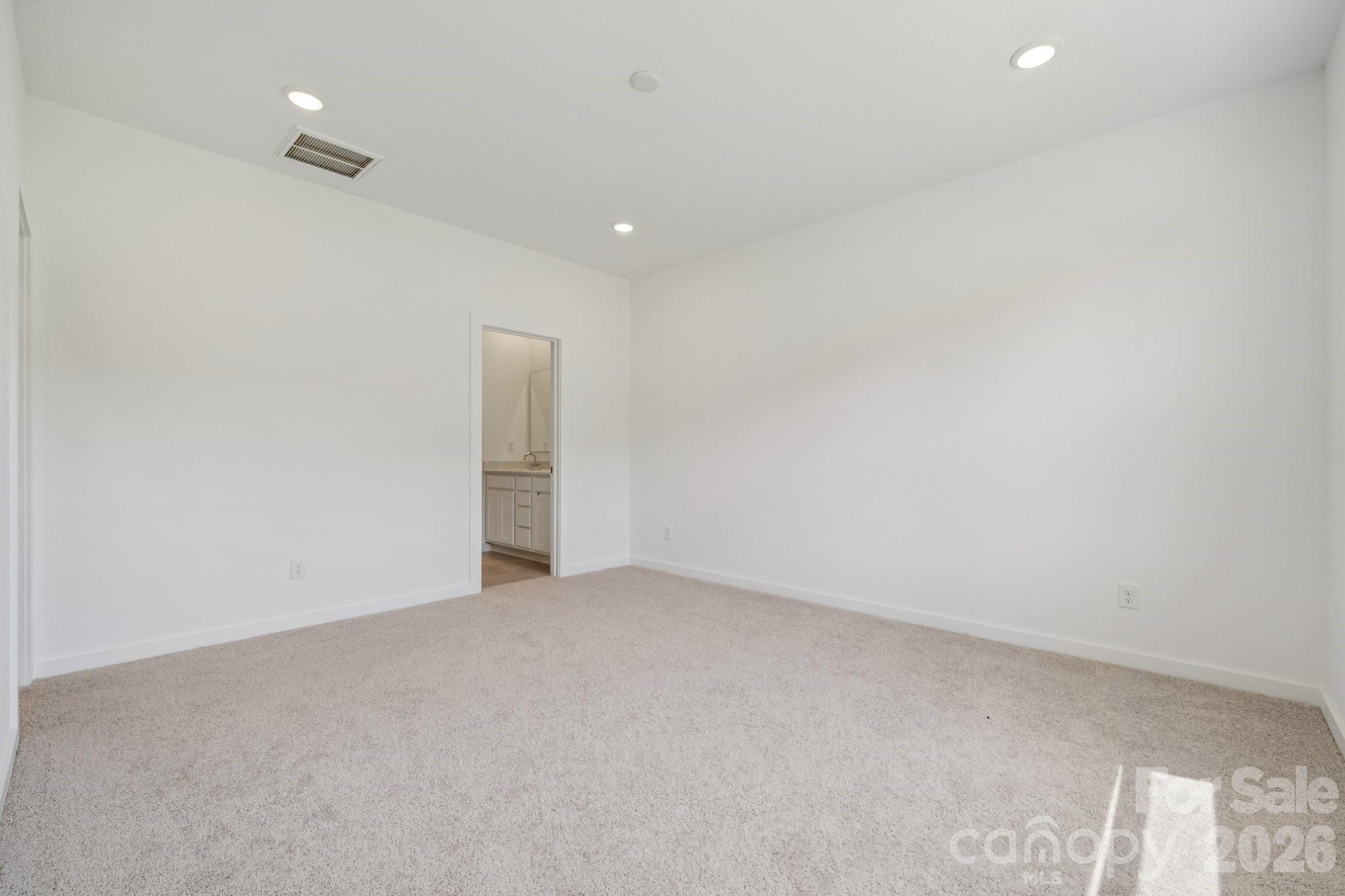 8067 Midas Lane — Locust