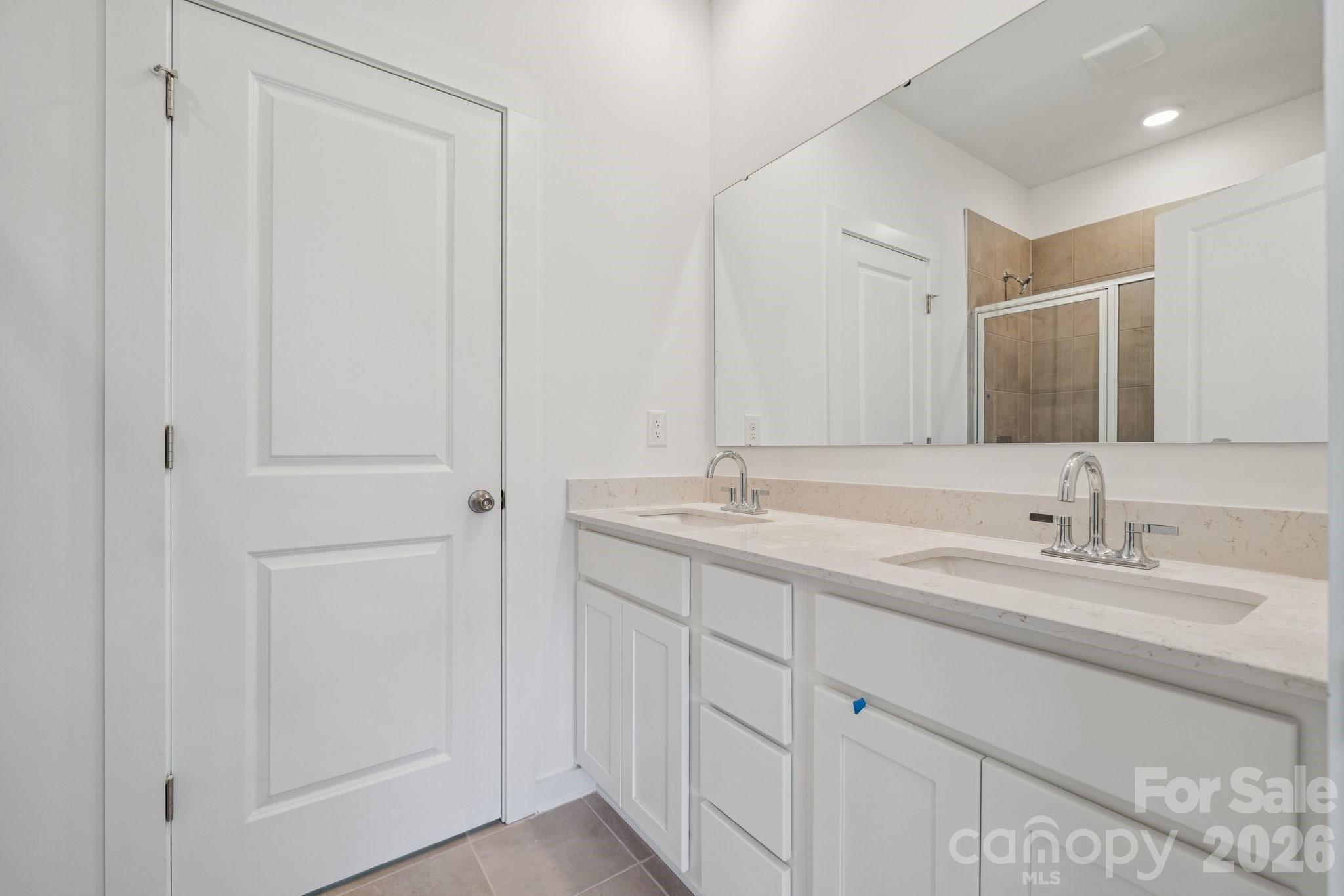 8067 Midas Lane — Locust