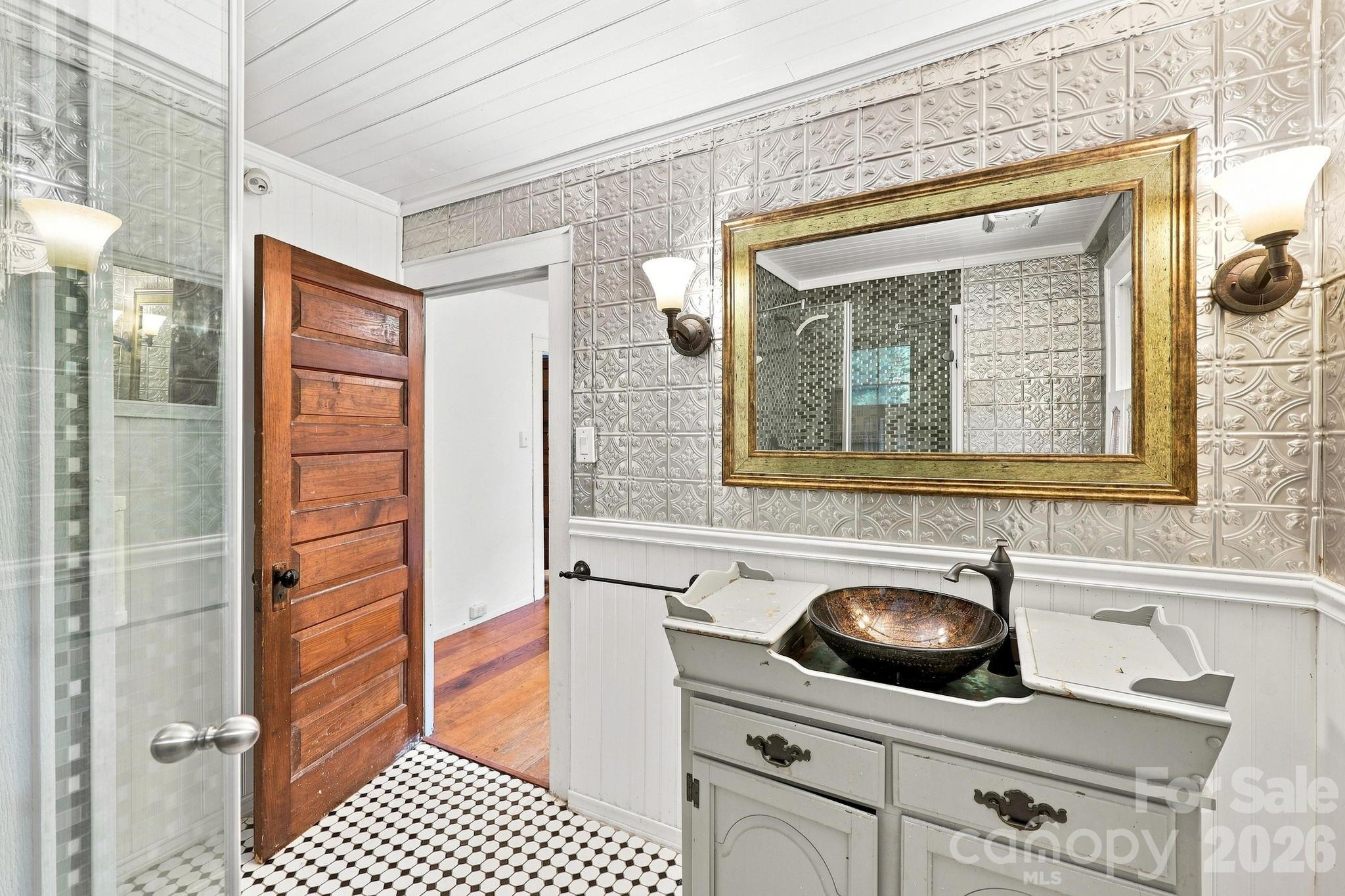 1925 Laurel Park Highway — Hendersonville