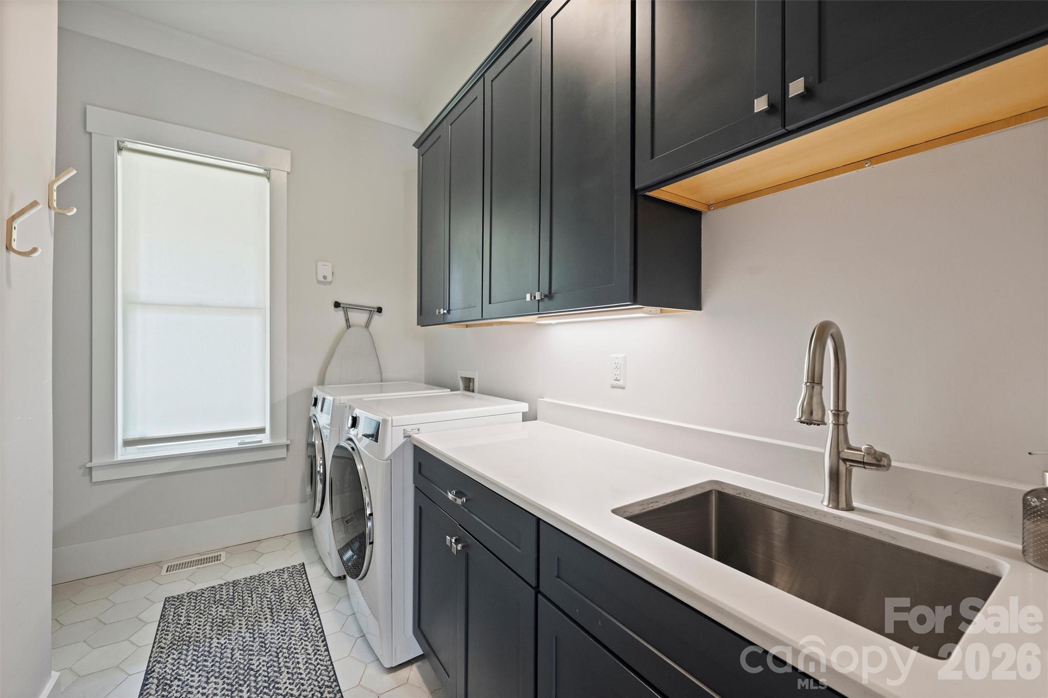 215 Hartford Avenue — Charlotte