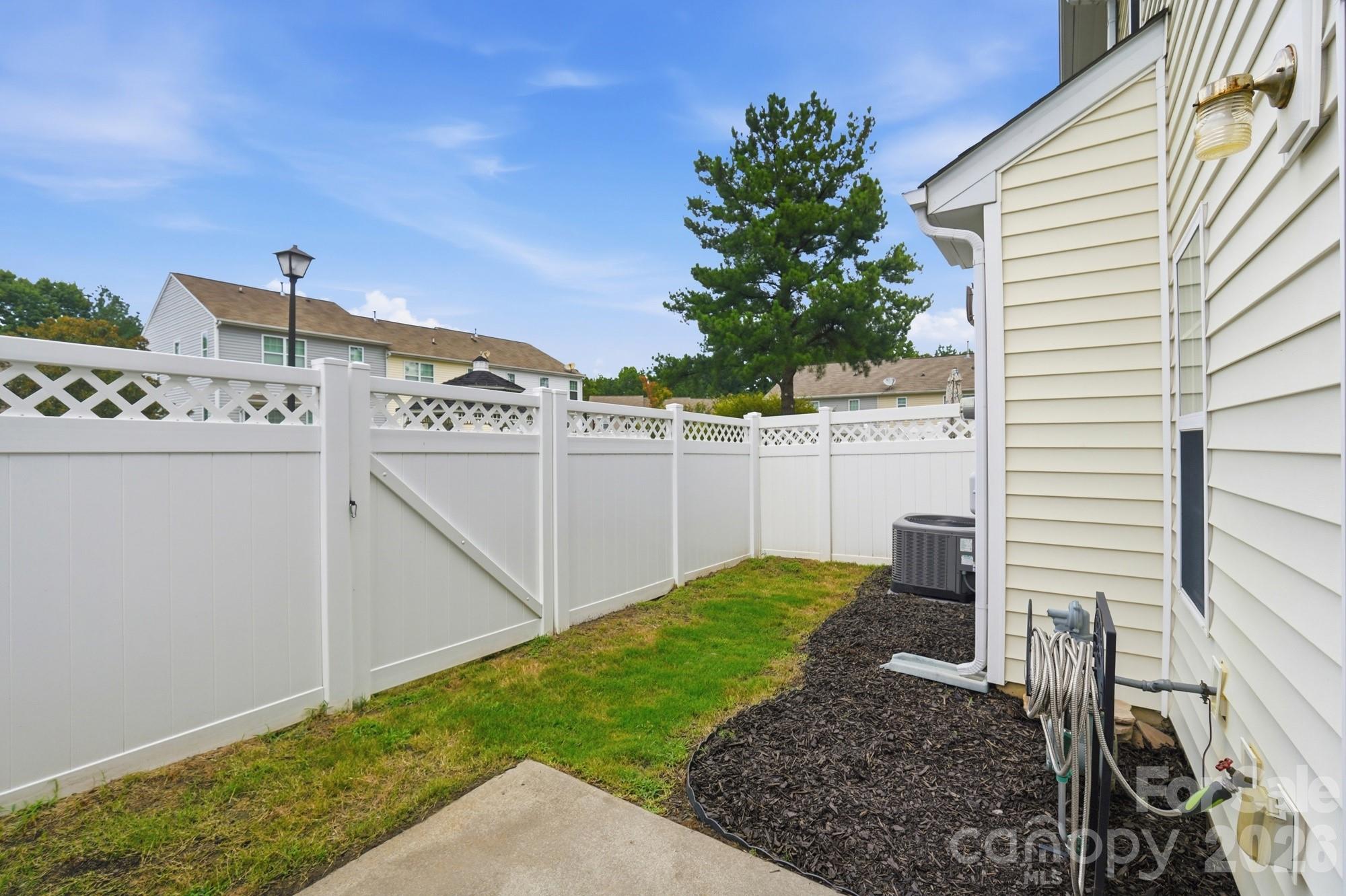 13838 Singleleaf Lane — Charlotte