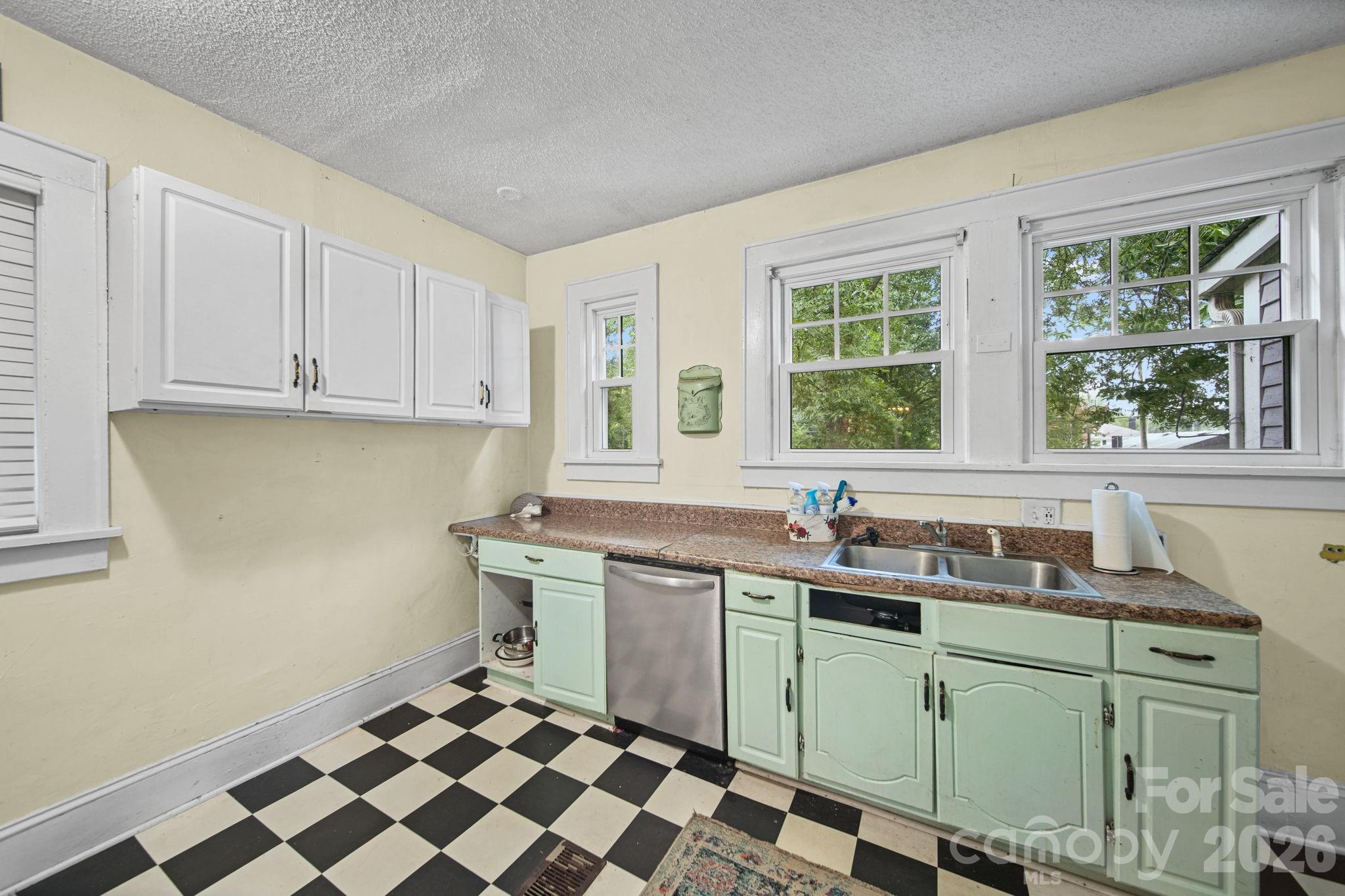 321 Grandin Road — Charlotte