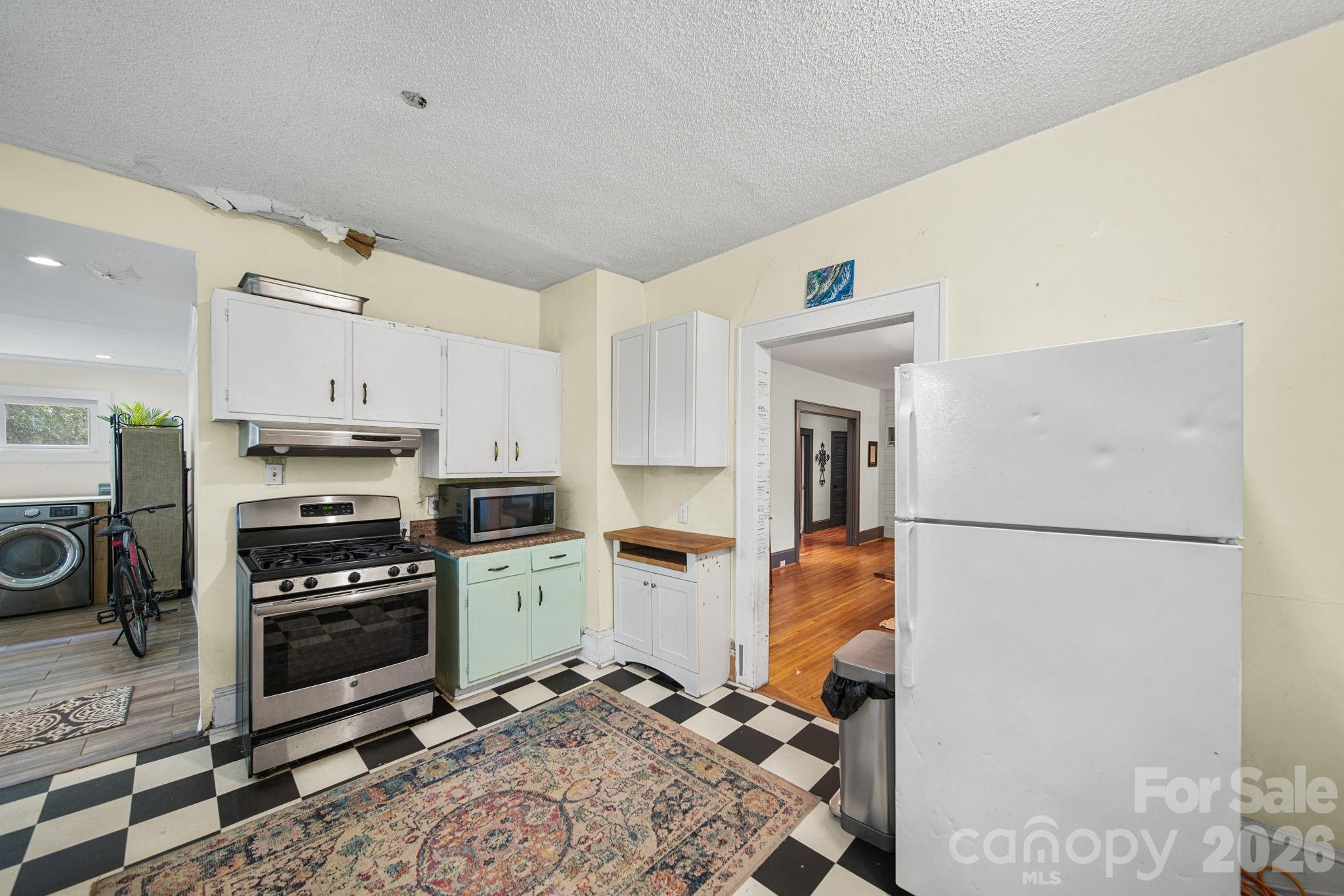 321 Grandin Road — Charlotte