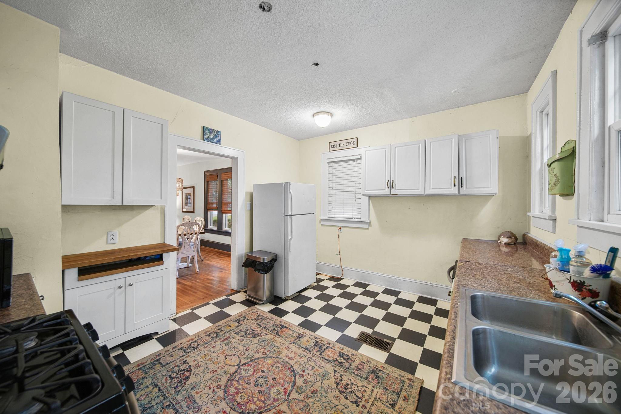 321 Grandin Road — Charlotte