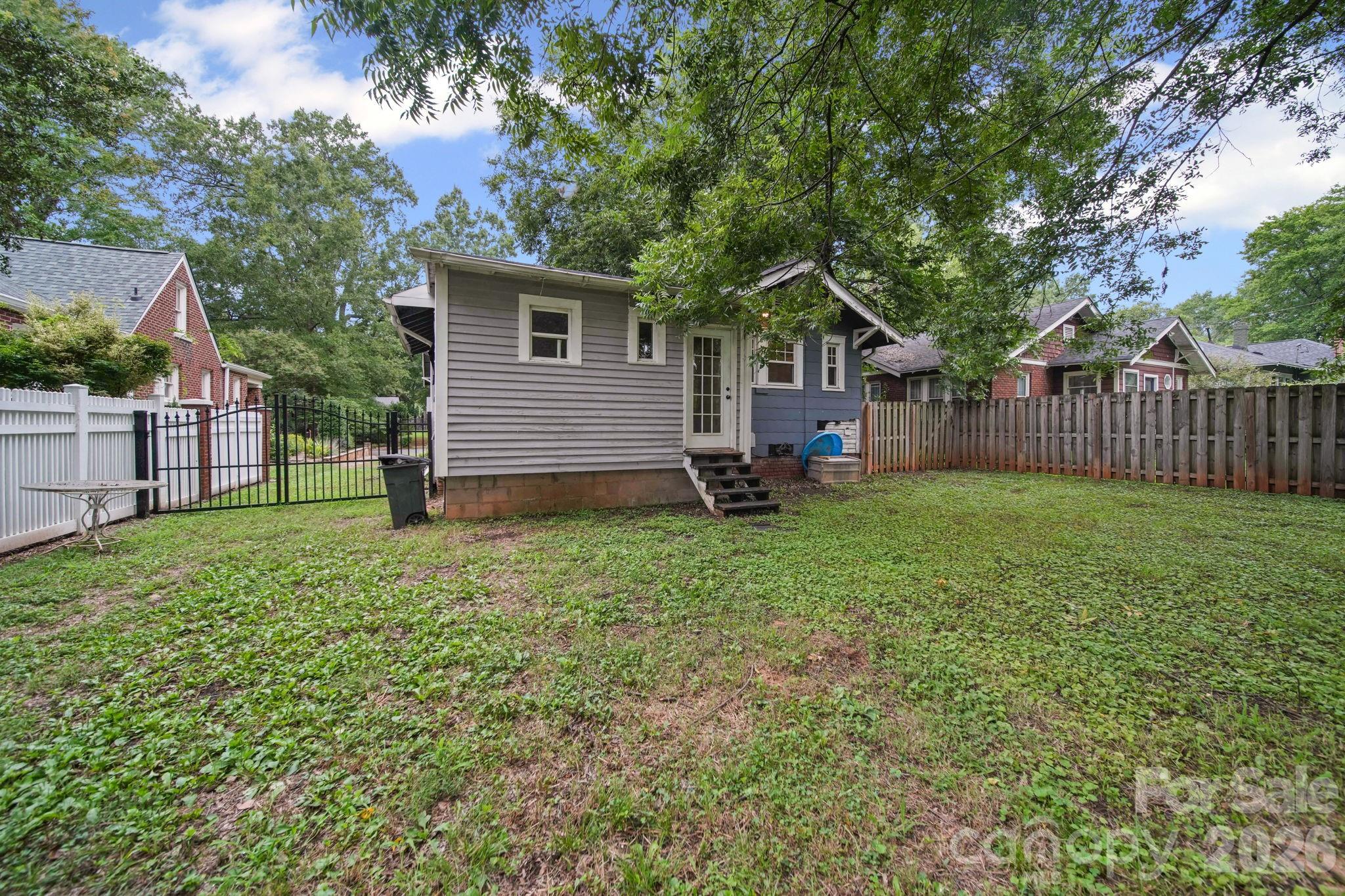 321 Grandin Road — Charlotte