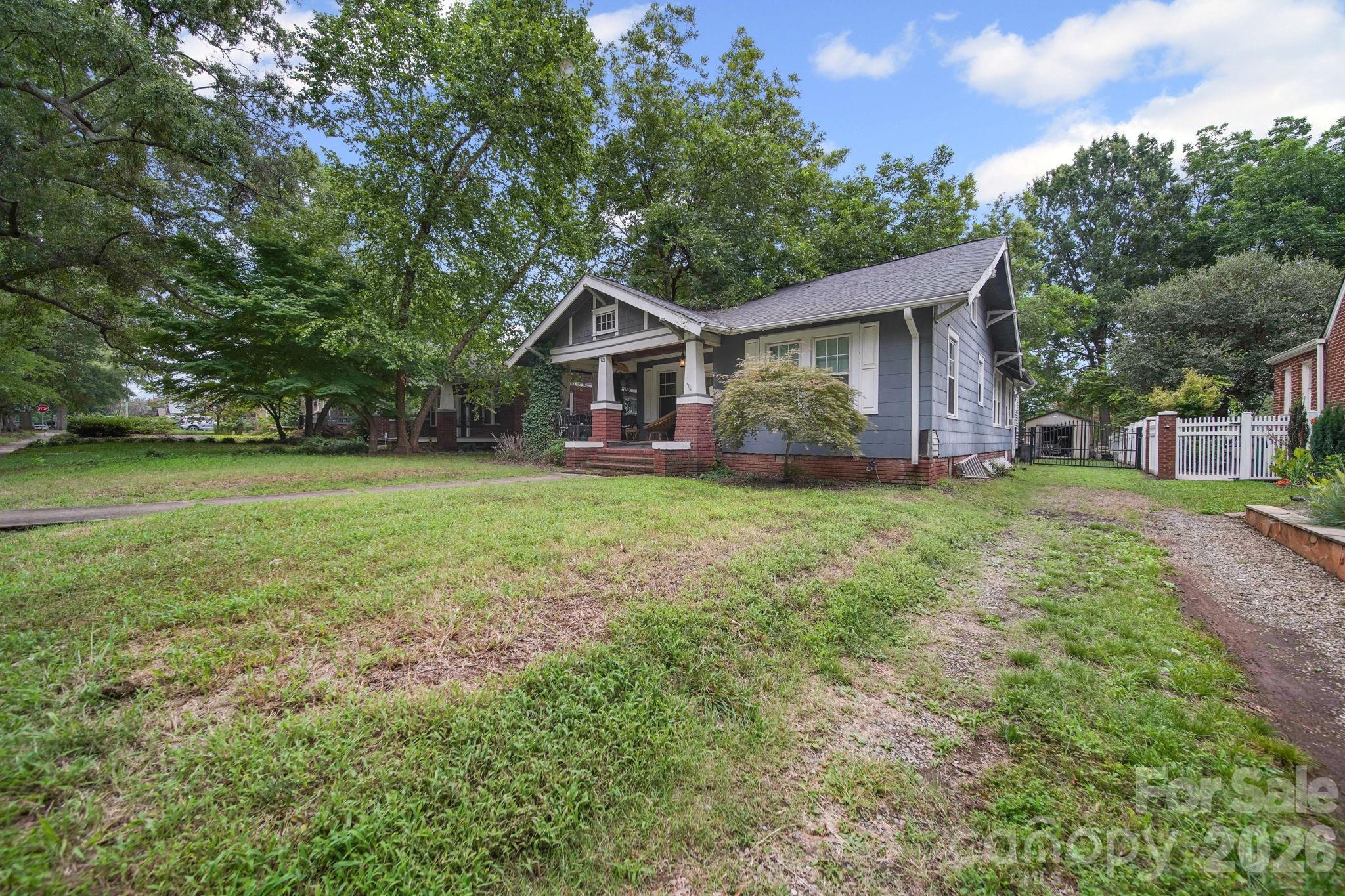 321 Grandin Road — Charlotte