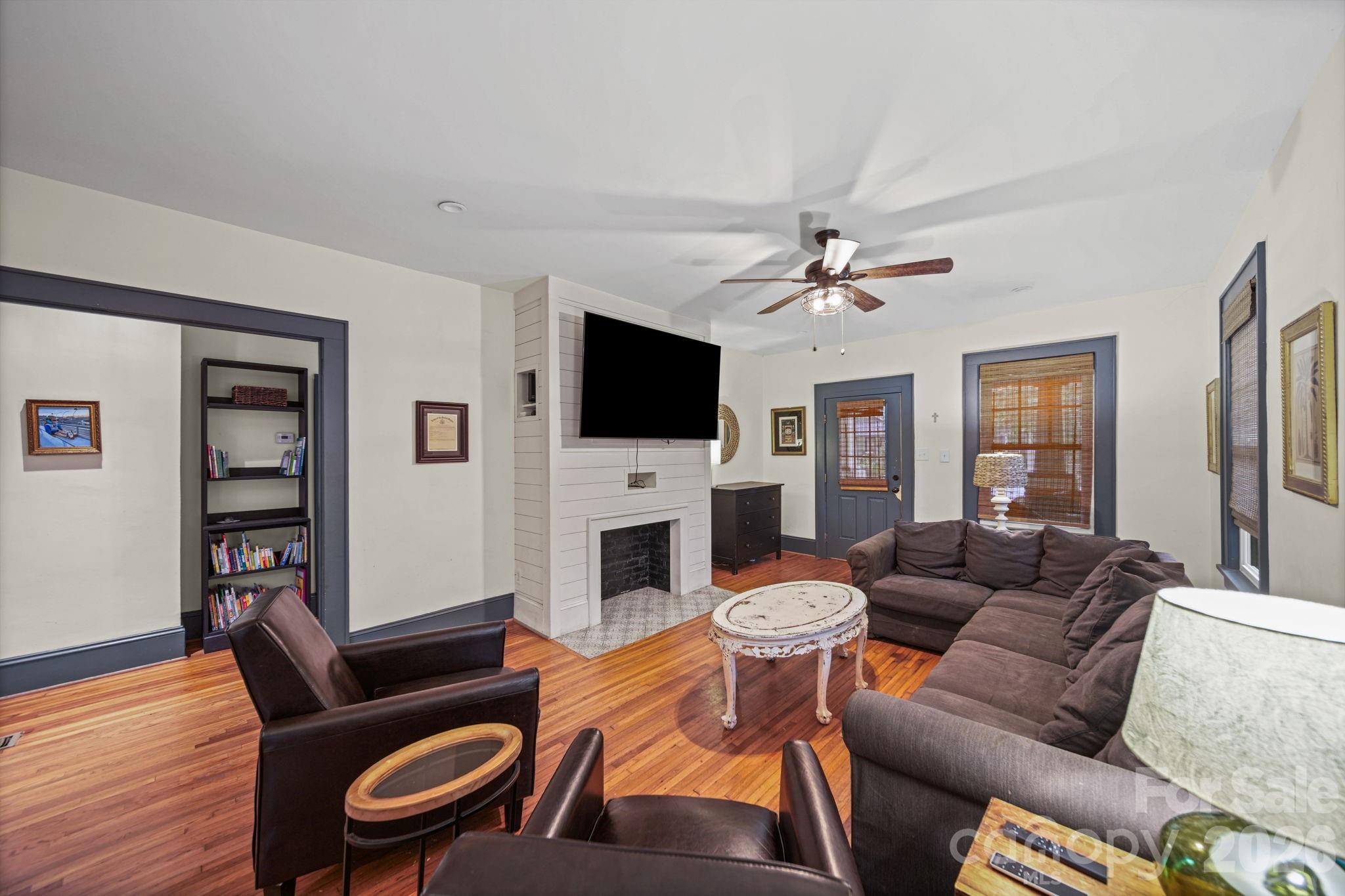 321 Grandin Road — Charlotte