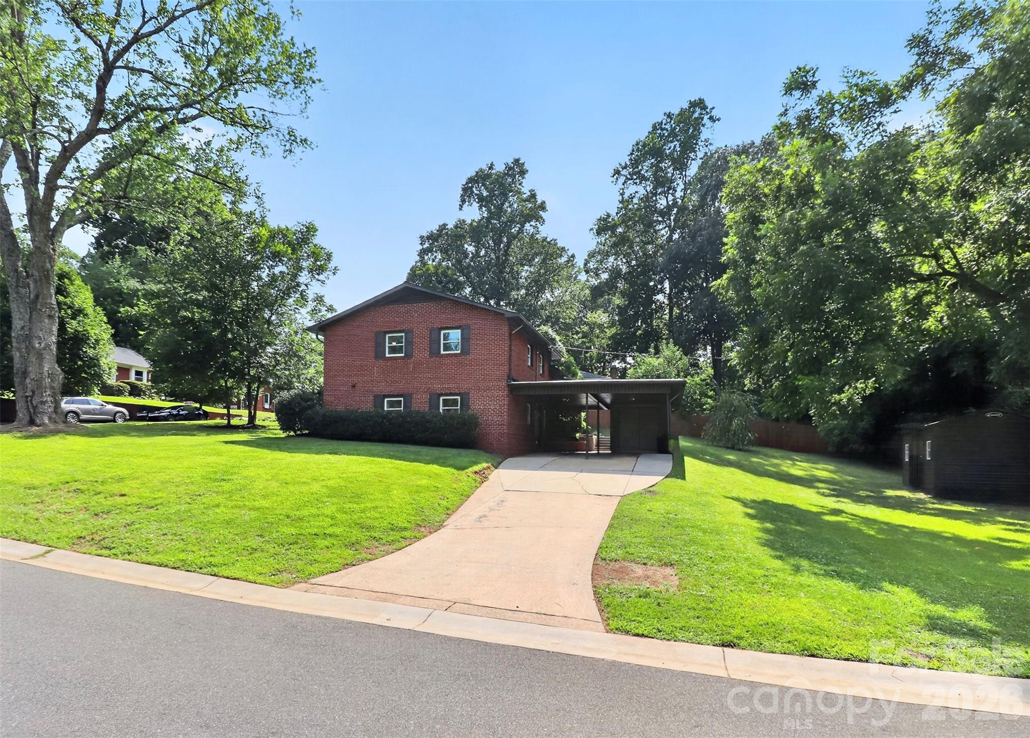 3617 Woodleaf Road — Charlotte