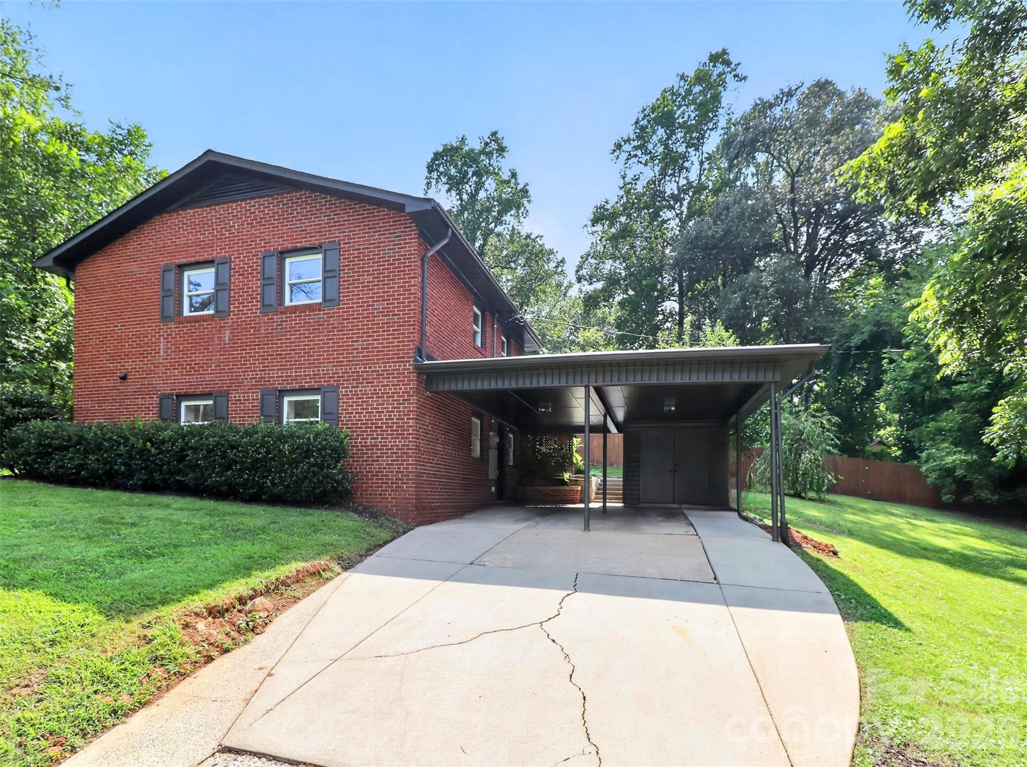 3617 Woodleaf Road — Charlotte