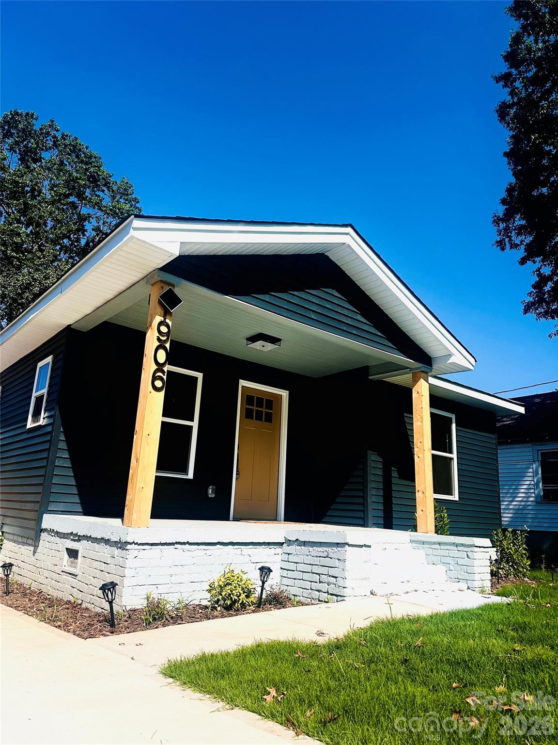 1906 Ashley Road — Charlotte