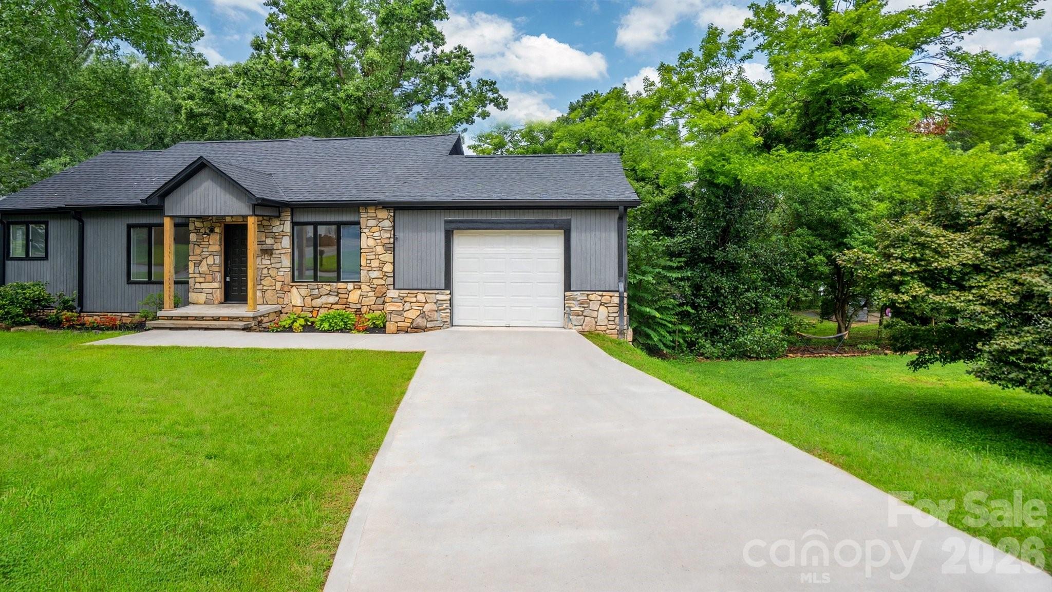 102 FALLS Street — Morganton