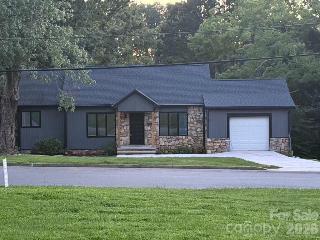 102 FALLS Street — Morganton