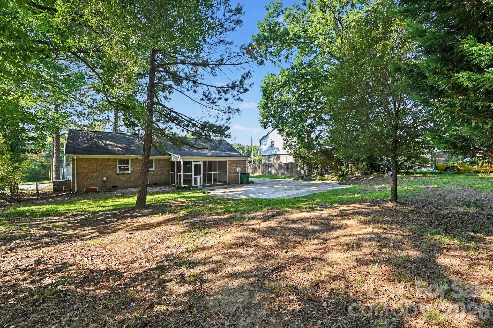 6915 Idlewild Road — Charlotte