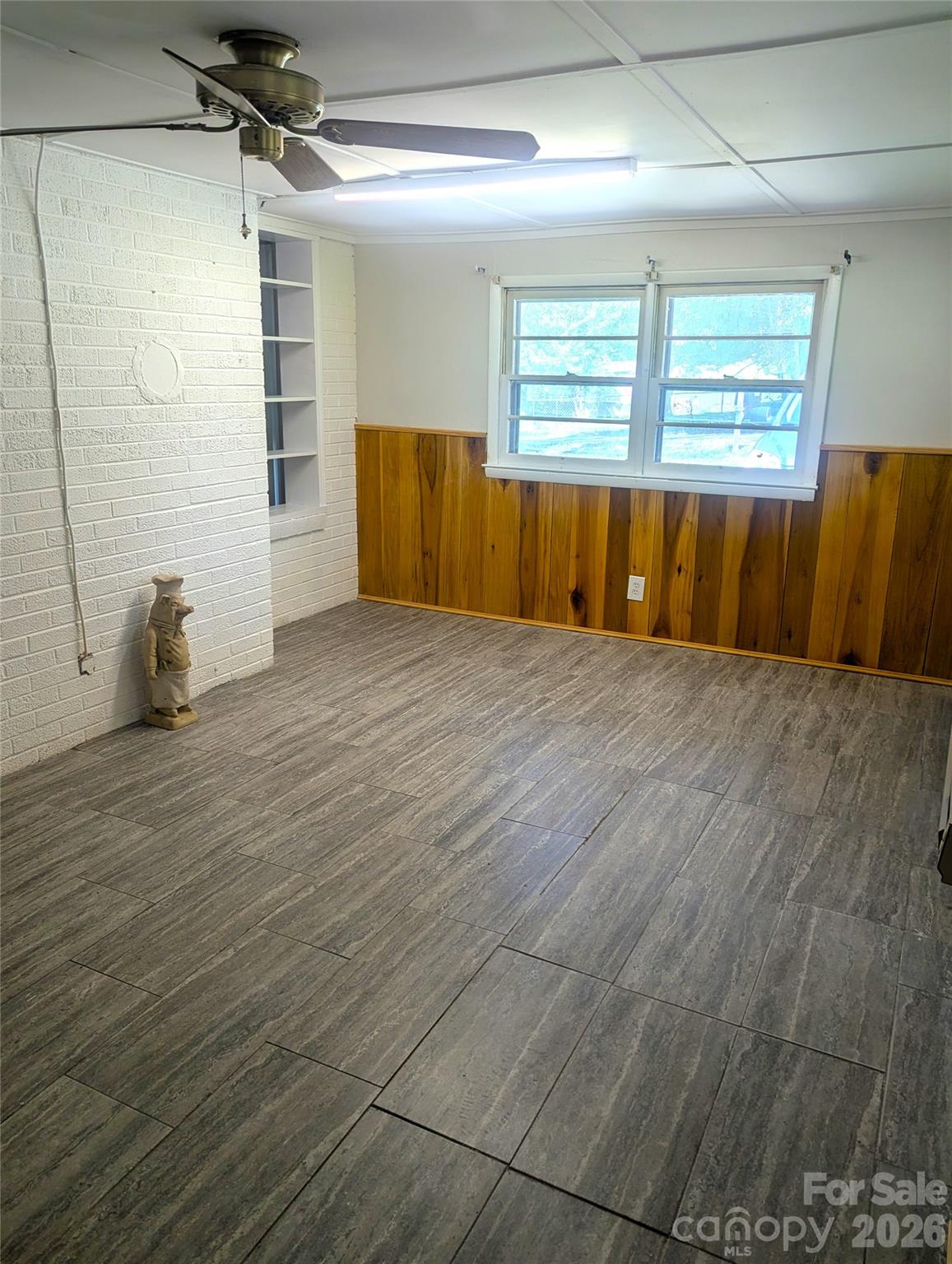 605 Lincoln Lane — Lenoir