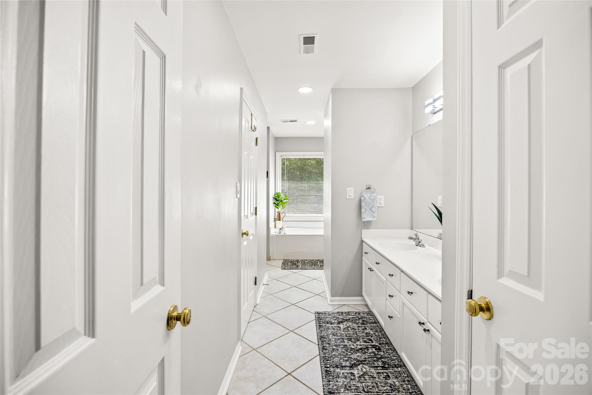 5933 Fitzwilliams Lane — Charlotte