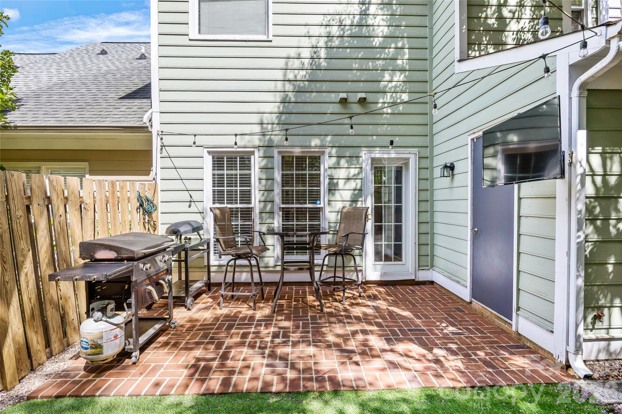 5933 Fitzwilliams Lane — Charlotte