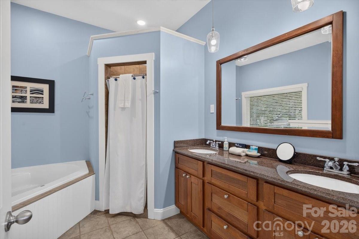 199 Atkins Loop — Lake Junaluska
