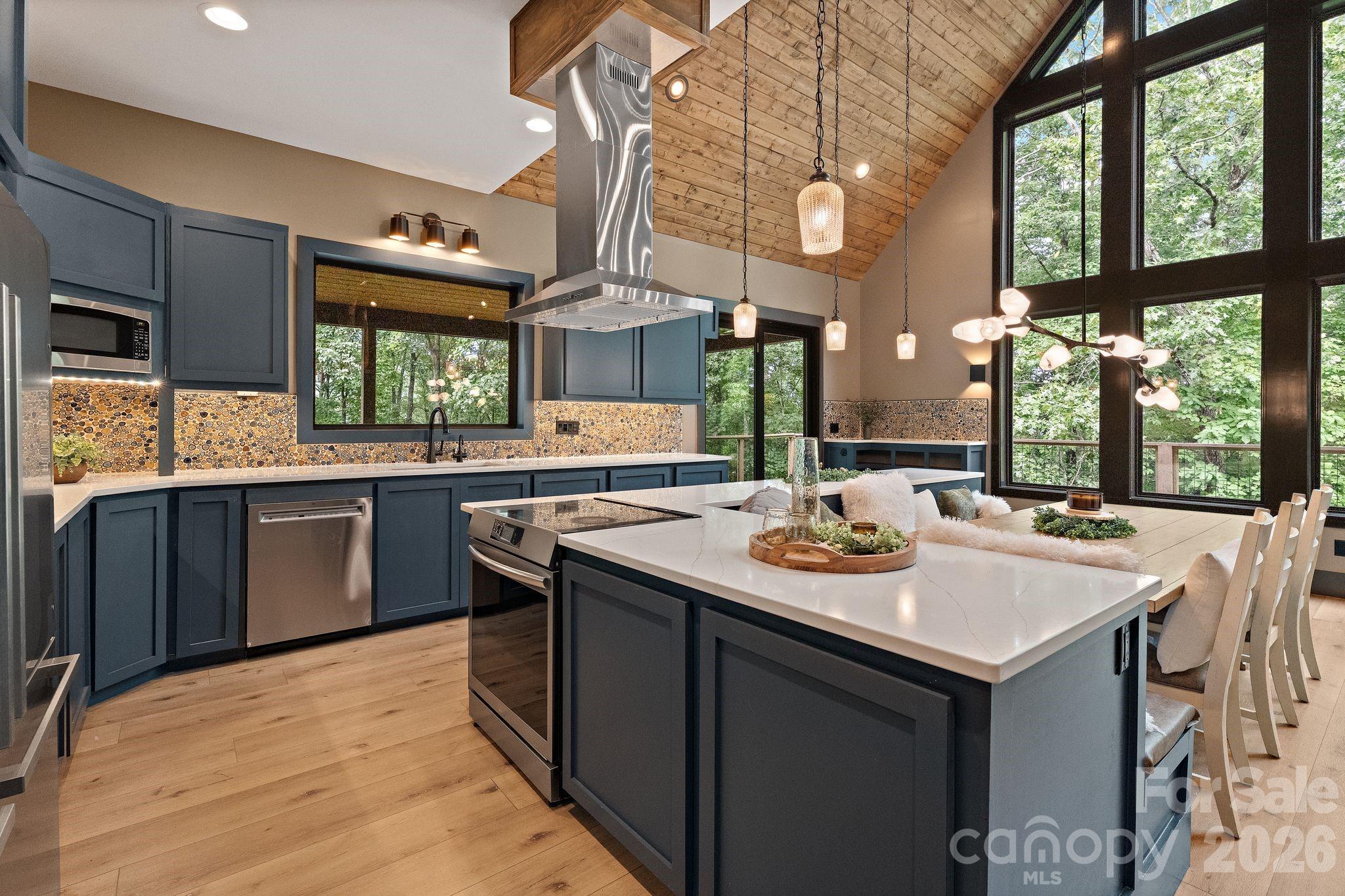 3135 Laurel Heights Drive — Morganton