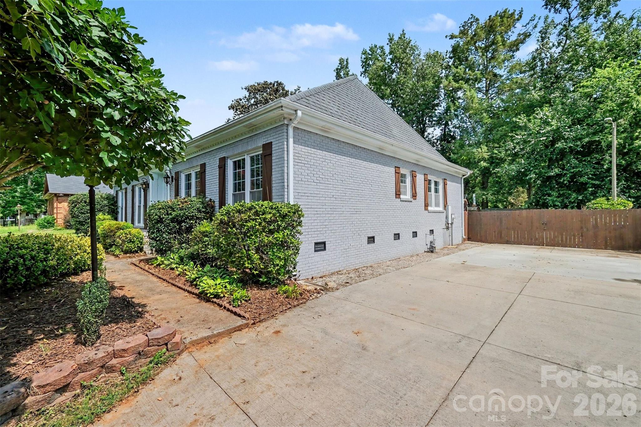 5734 Faulconbridge Road — Charlotte