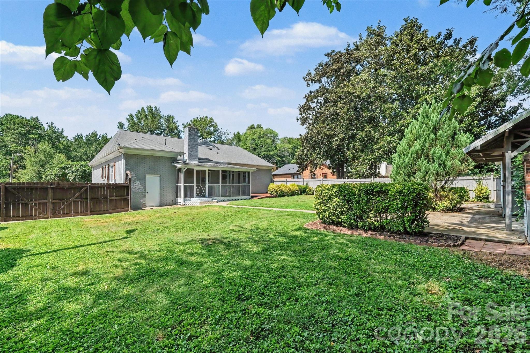 5734 Faulconbridge Road — Charlotte