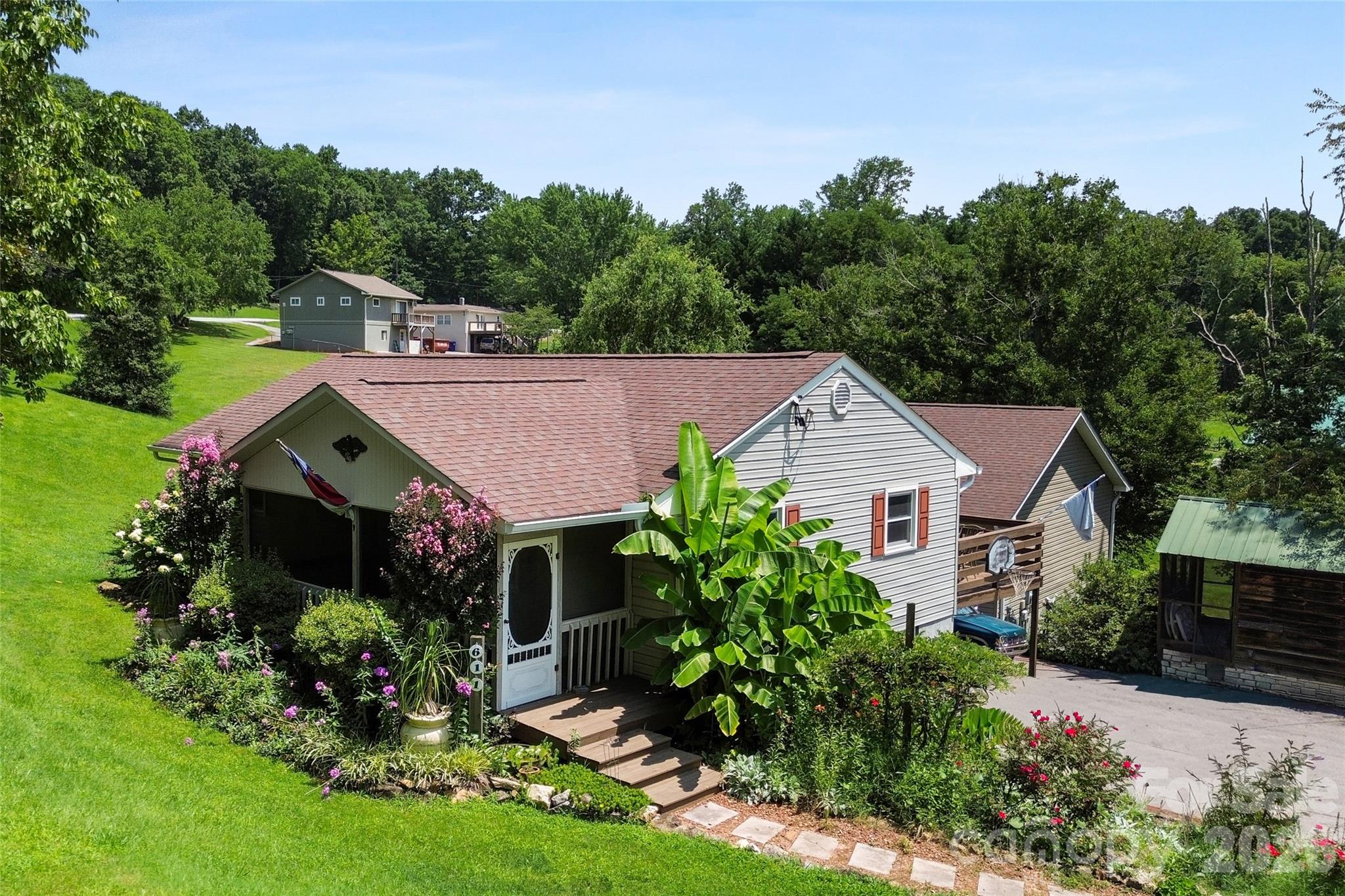 611 Pole Creasman Road — Asheville