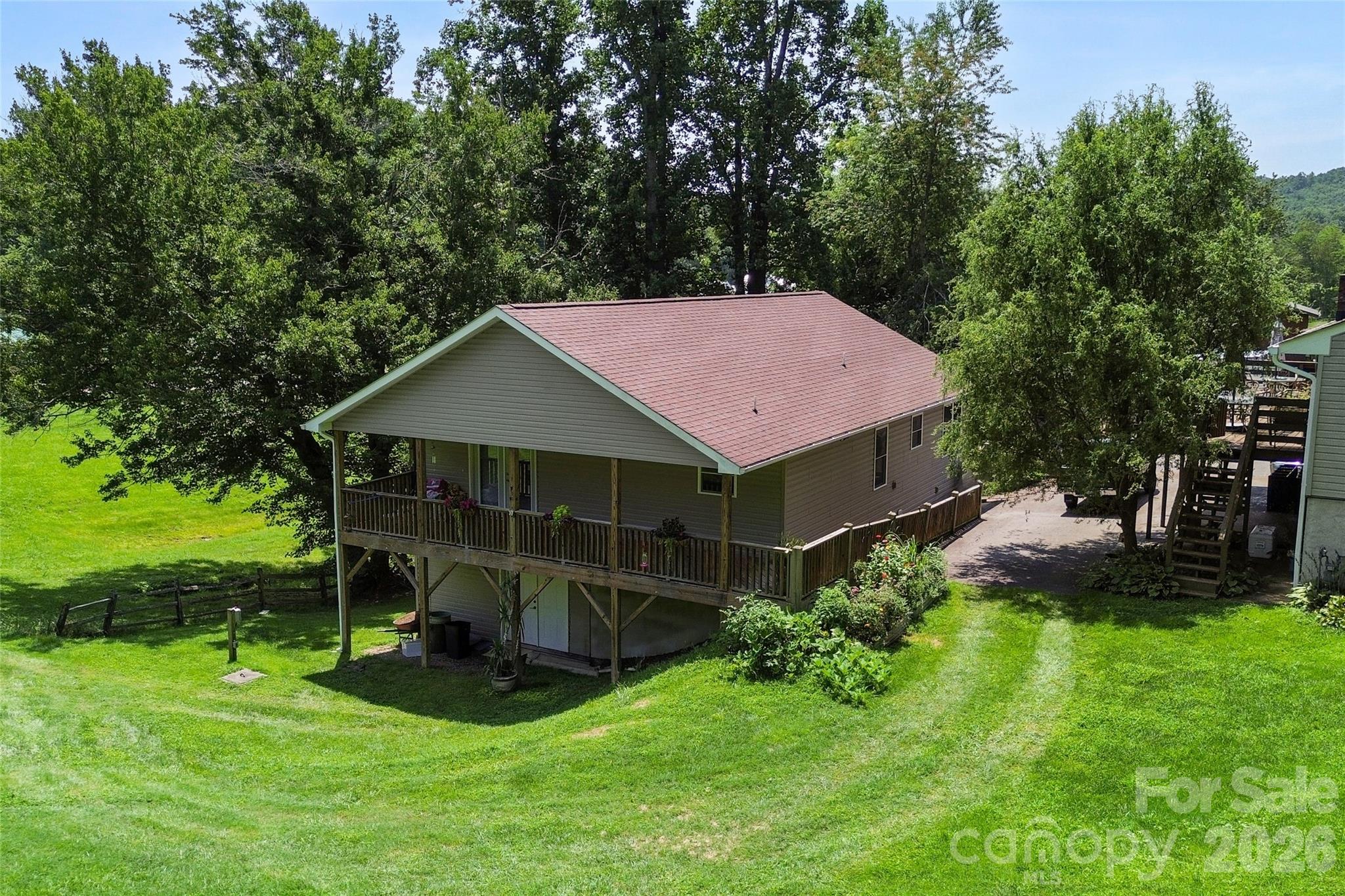611 Pole Creasman Road — Asheville