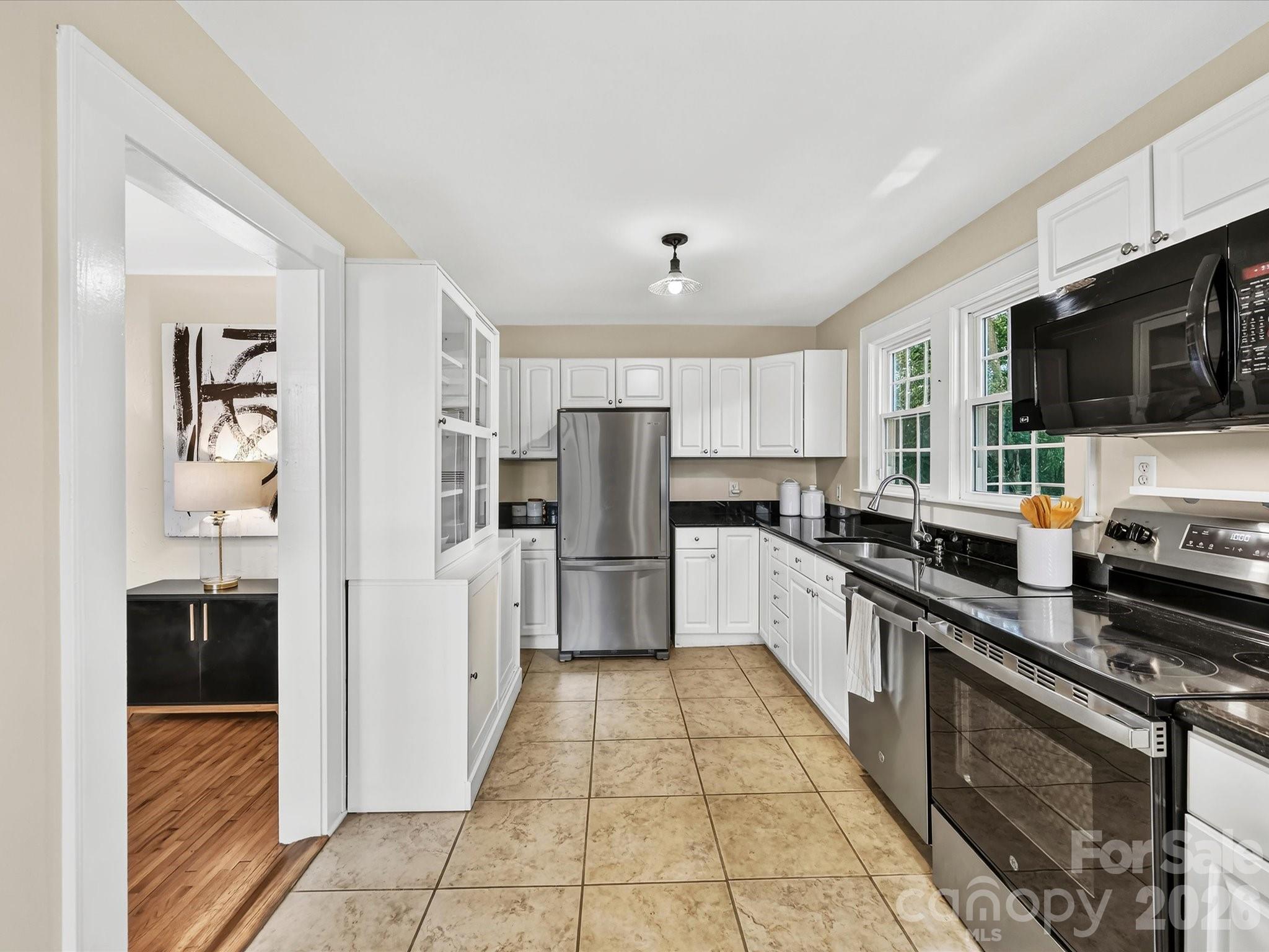 1824 Chestnut Avenue — Charlotte