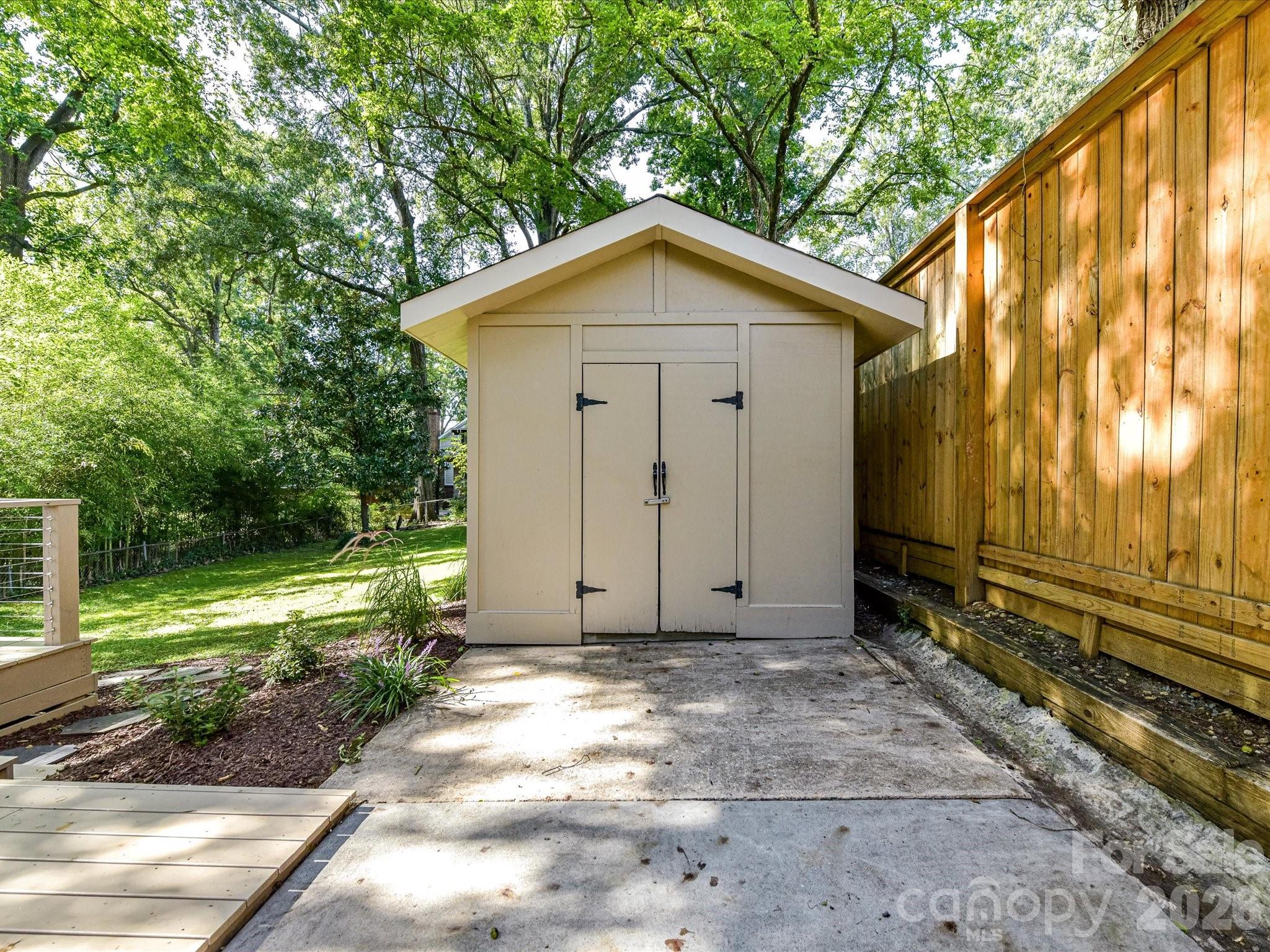 1824 Chestnut Avenue — Charlotte