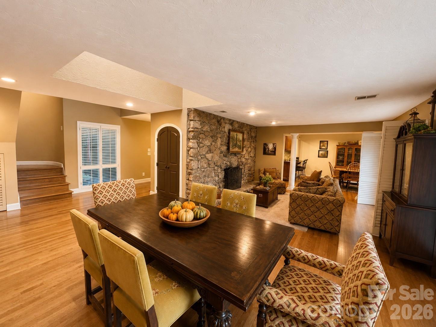 4821 Elmhurst Drive NE — Hickory
