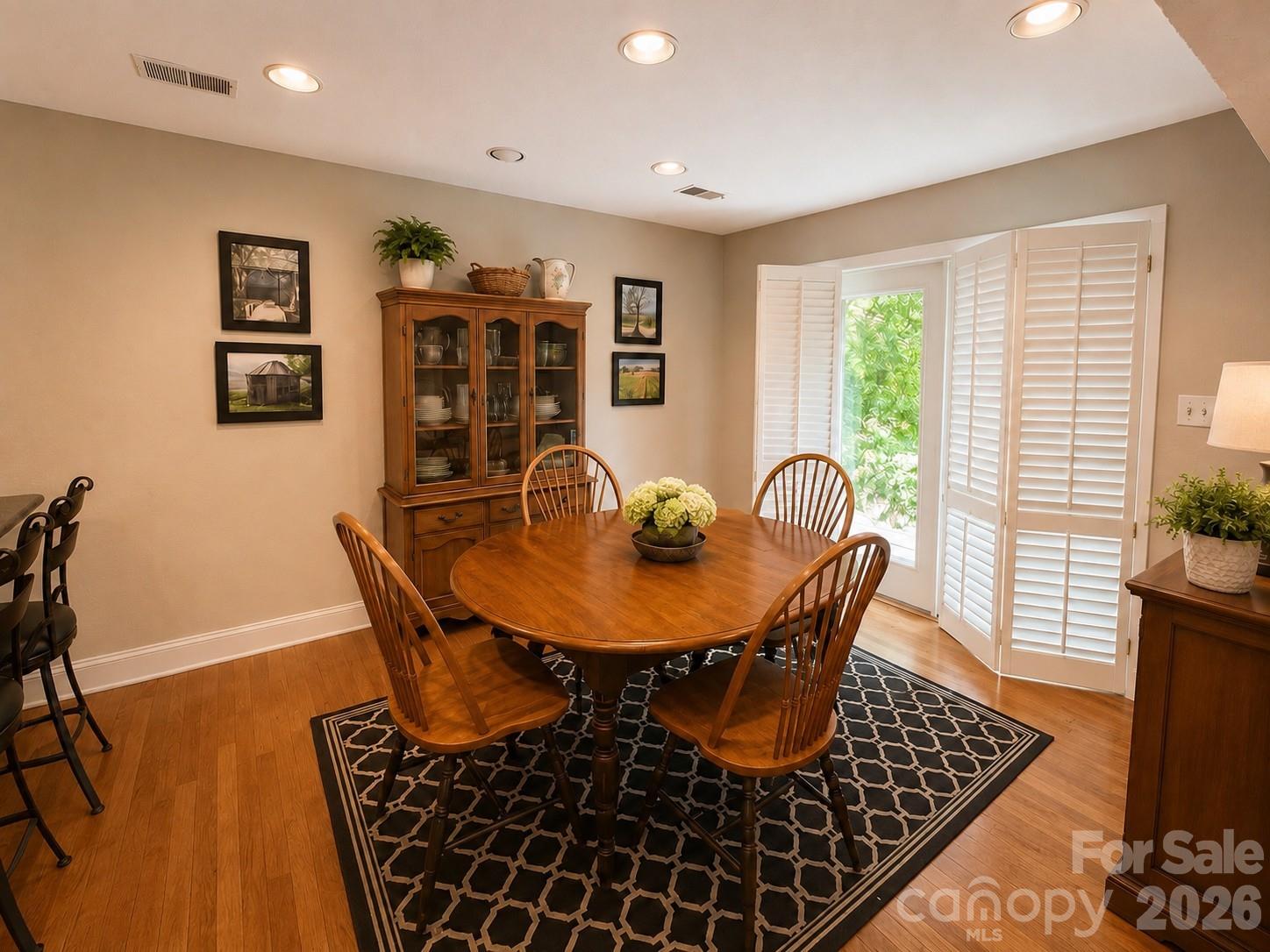 4821 Elmhurst Drive NE — Hickory