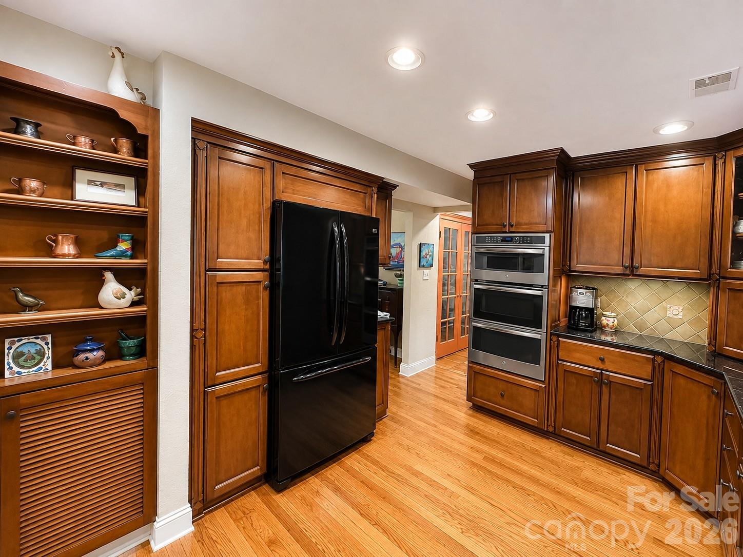 4821 Elmhurst Drive NE — Hickory