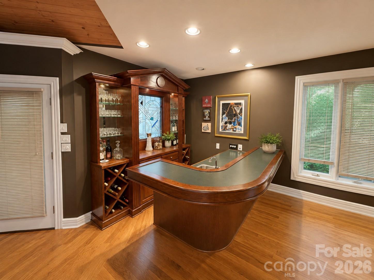 4821 Elmhurst Drive NE — Hickory