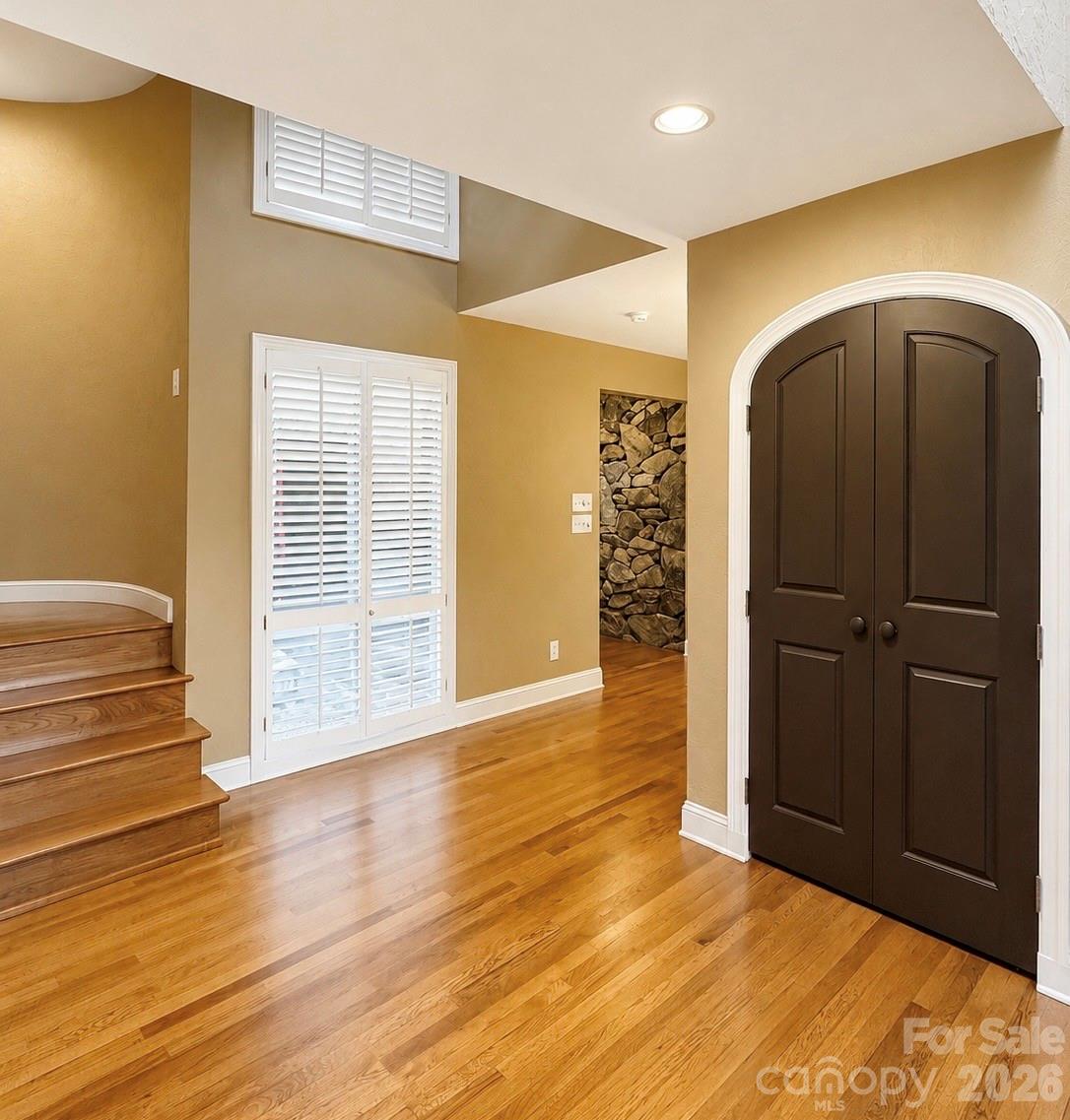 4821 Elmhurst Drive NE — Hickory